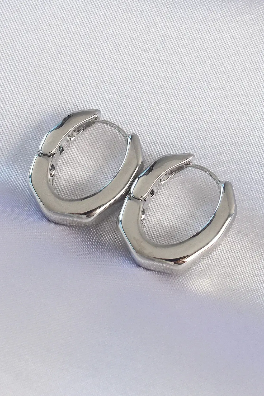 BFS Pirinç Gümüş Renk Kalın Kemik Model Küpe