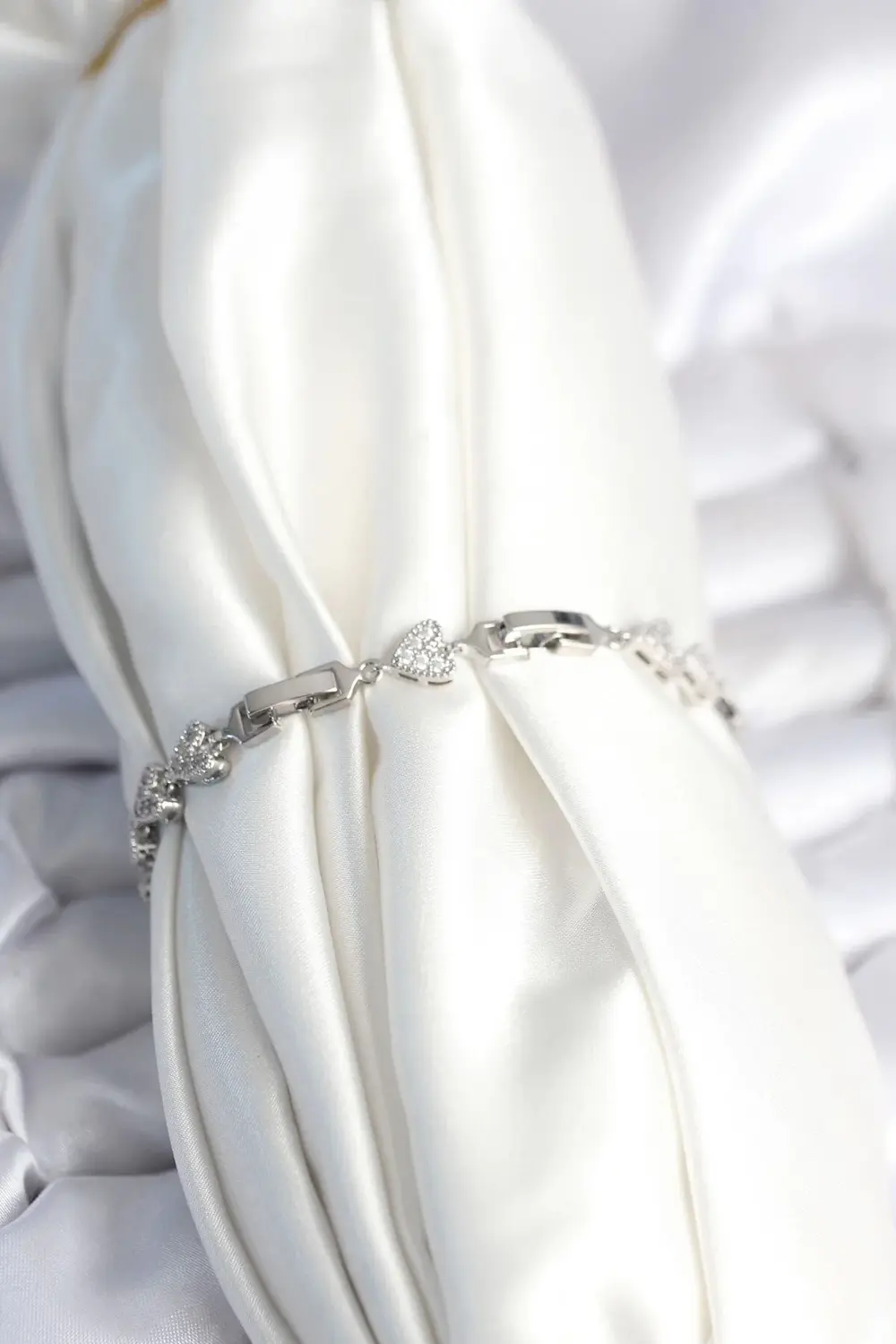 BFS Pirinç Gümüş Renk Kalp Model Kadın Bileklik