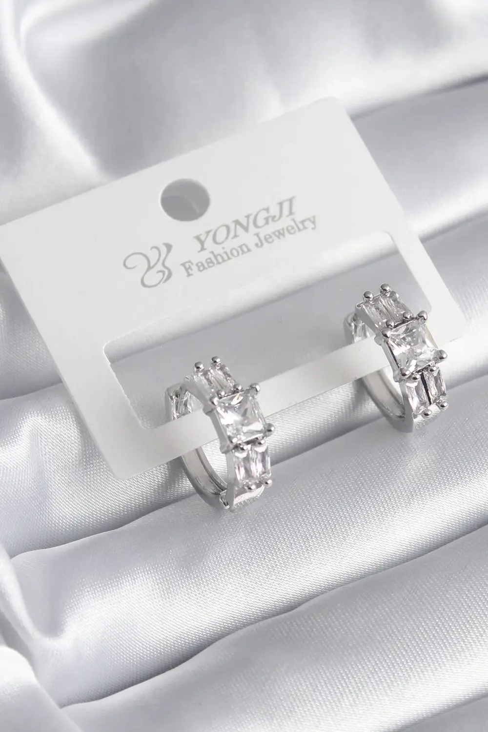 BFS Pirinç Gümüş Renk Kare Zirkon Taşlı Kadın Küpe