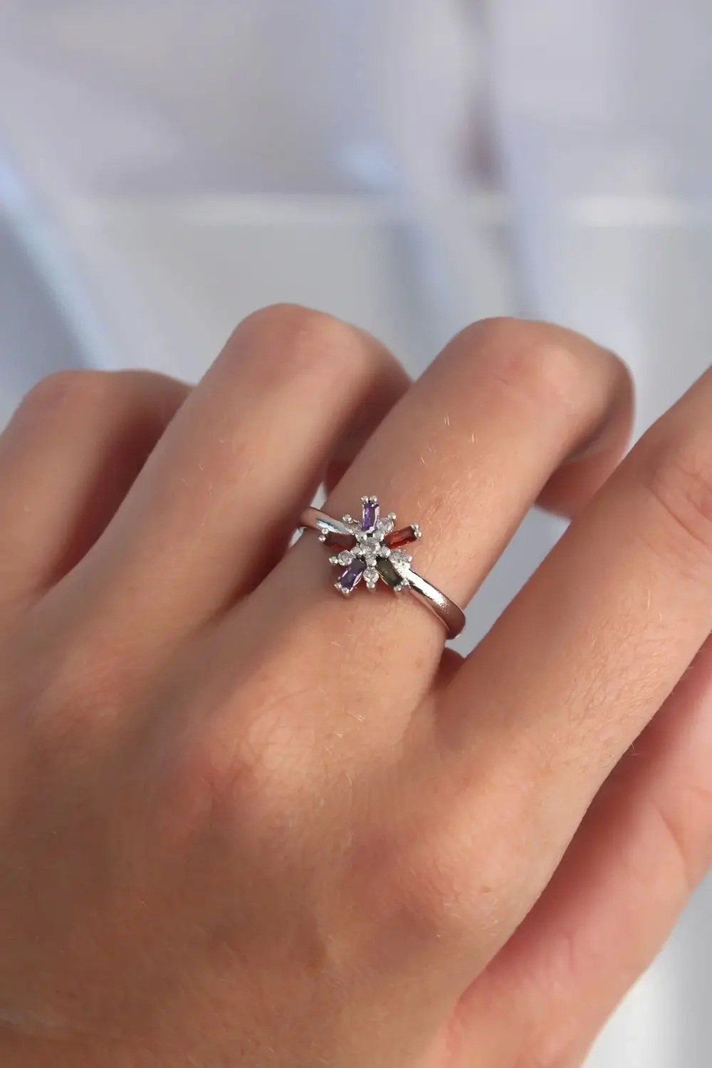 BFS Pirinç Gümüş Renk Renkli Zirkon Taşlı Ayarlamalı Yüzük