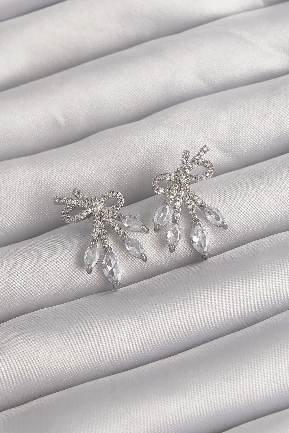 BFS Pirinç Gümüş Renk Zirkon Taşlı Fiyonk Küpe