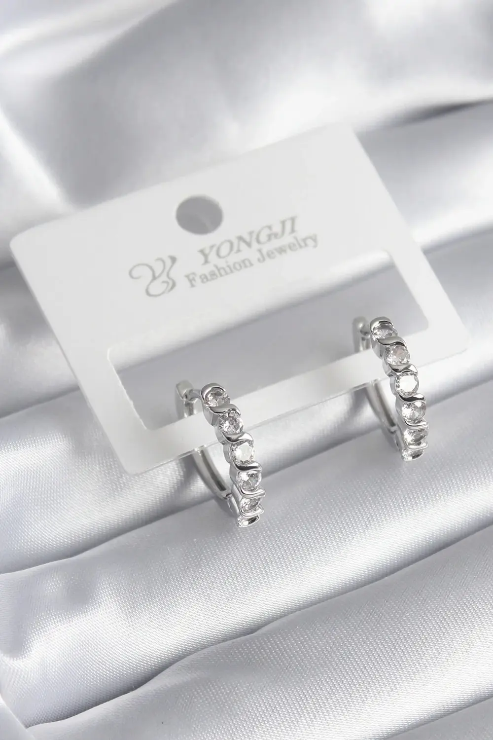 BFS Pirinç Gümüş Renk Zirkon Taşlı Halka Model Kadın Küpe