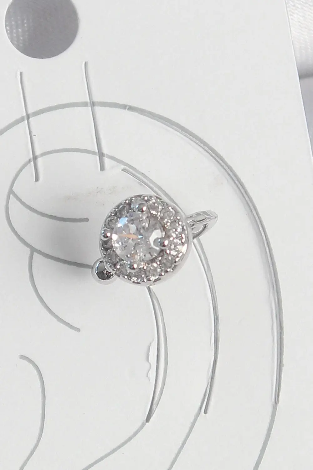 BFS Pirinç Gümüş Renk Zirkon Taşlı Kadın Kıkırdak Model Küpe