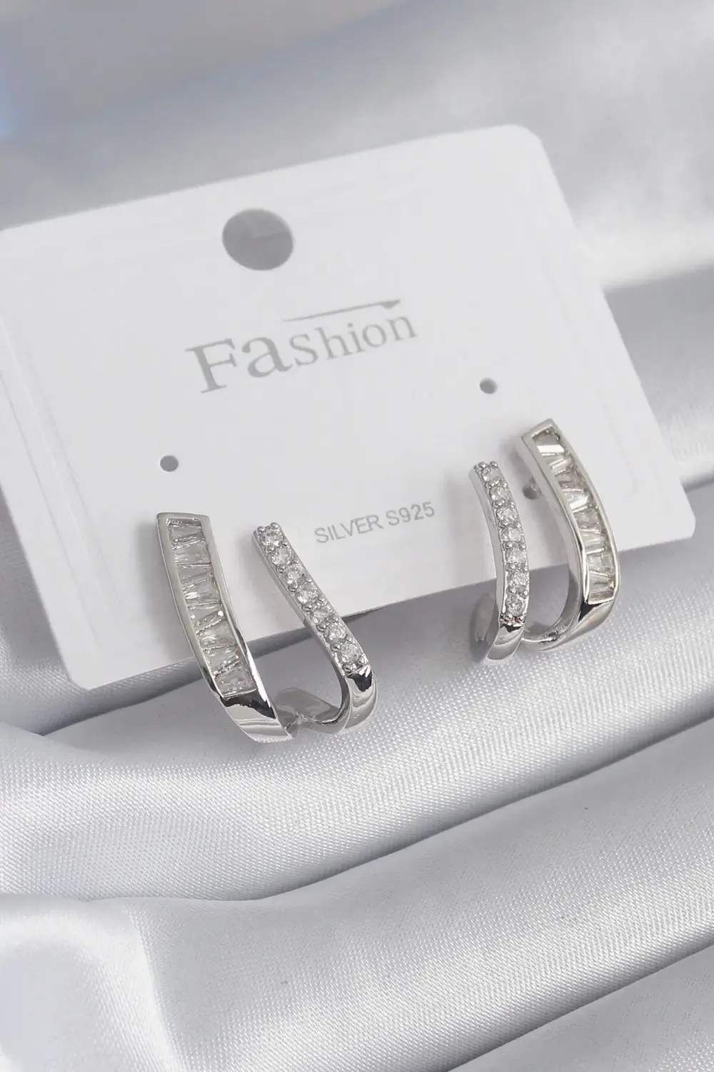 BFS Pirinç Gümüş Renk Zirkon Taşlı Kadın Küpe