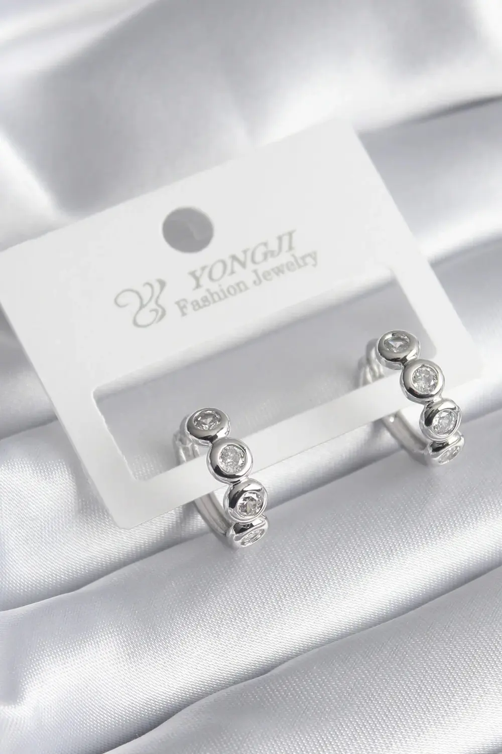 BFS Pirinç Gümüş Renk Zirkon Taşlı Kadın Küpe