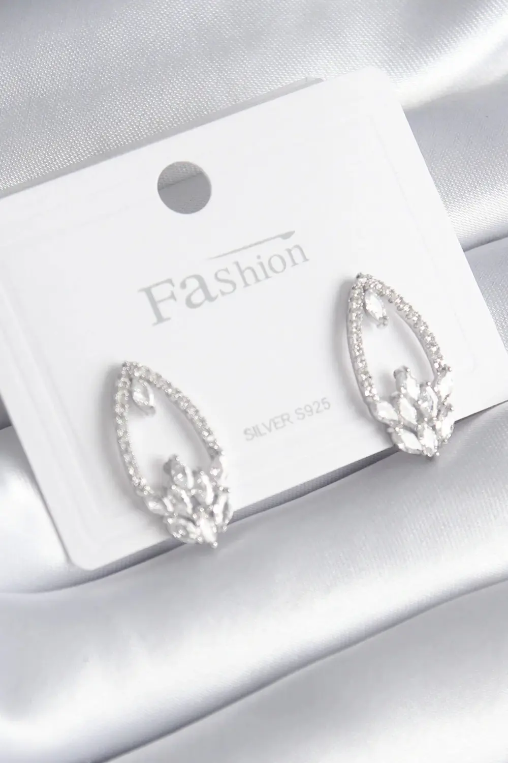 BFS Pirinç Gümüş Renk Zirkon Taşlı Kadın Küpe