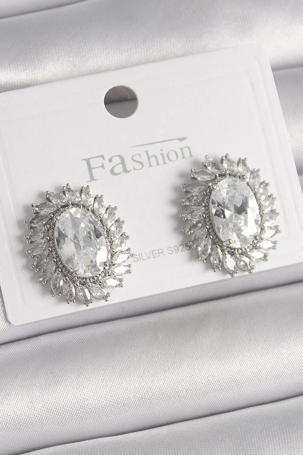 BFS Pirinç Gümüş Renk Zirkon Taşlı Kadın Küpe