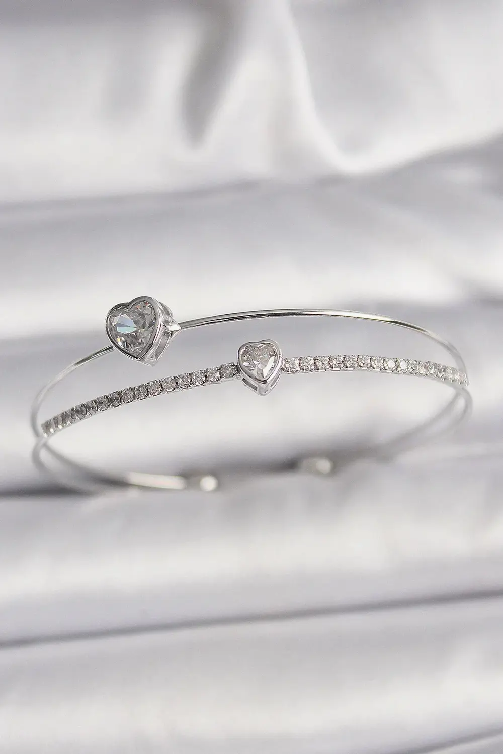 BFS Pirinç Gümüş Renk Zirkon Taşlı Kalp Model Kadın Bileklik