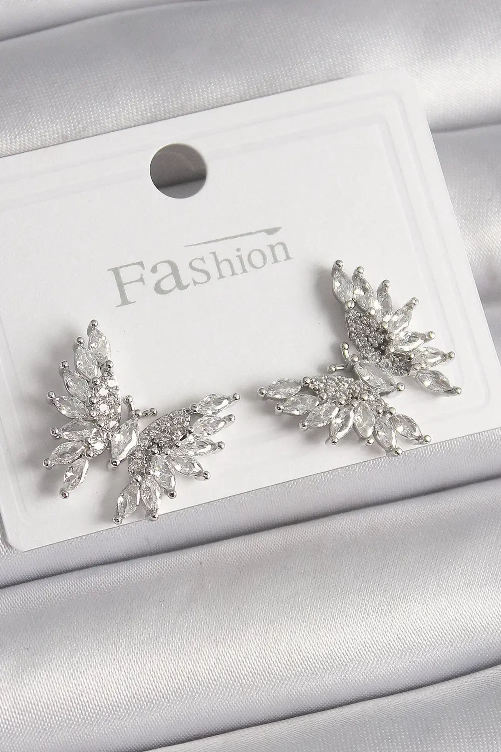 BFS Pirinç Gümüş Renk Zirkon Taşlı Kelebek Model Kadın Küpe