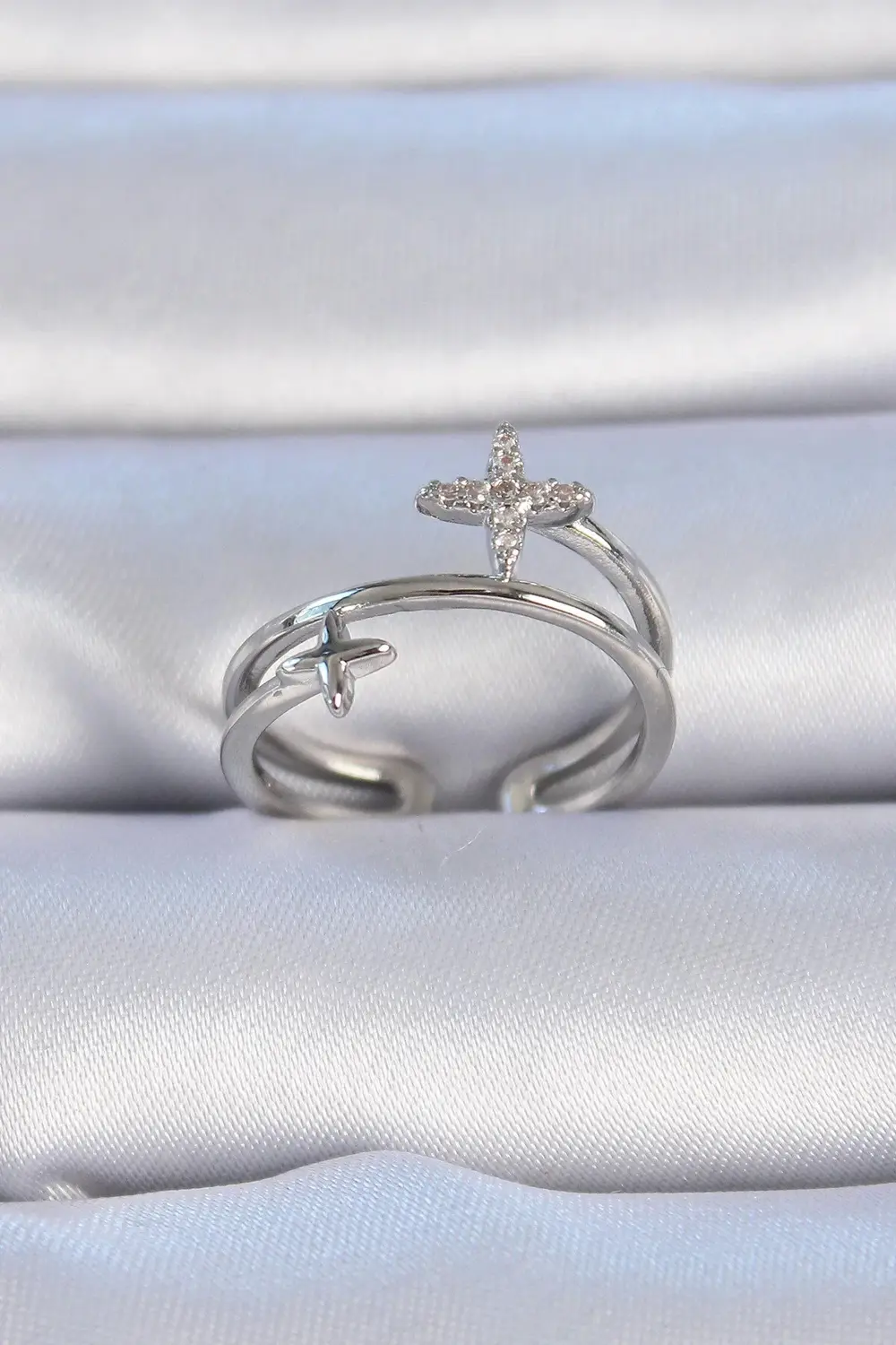 BFS Pirinç Gümüş Renk Zirkon Taşlı Yıldız Model Kadın Yüzük