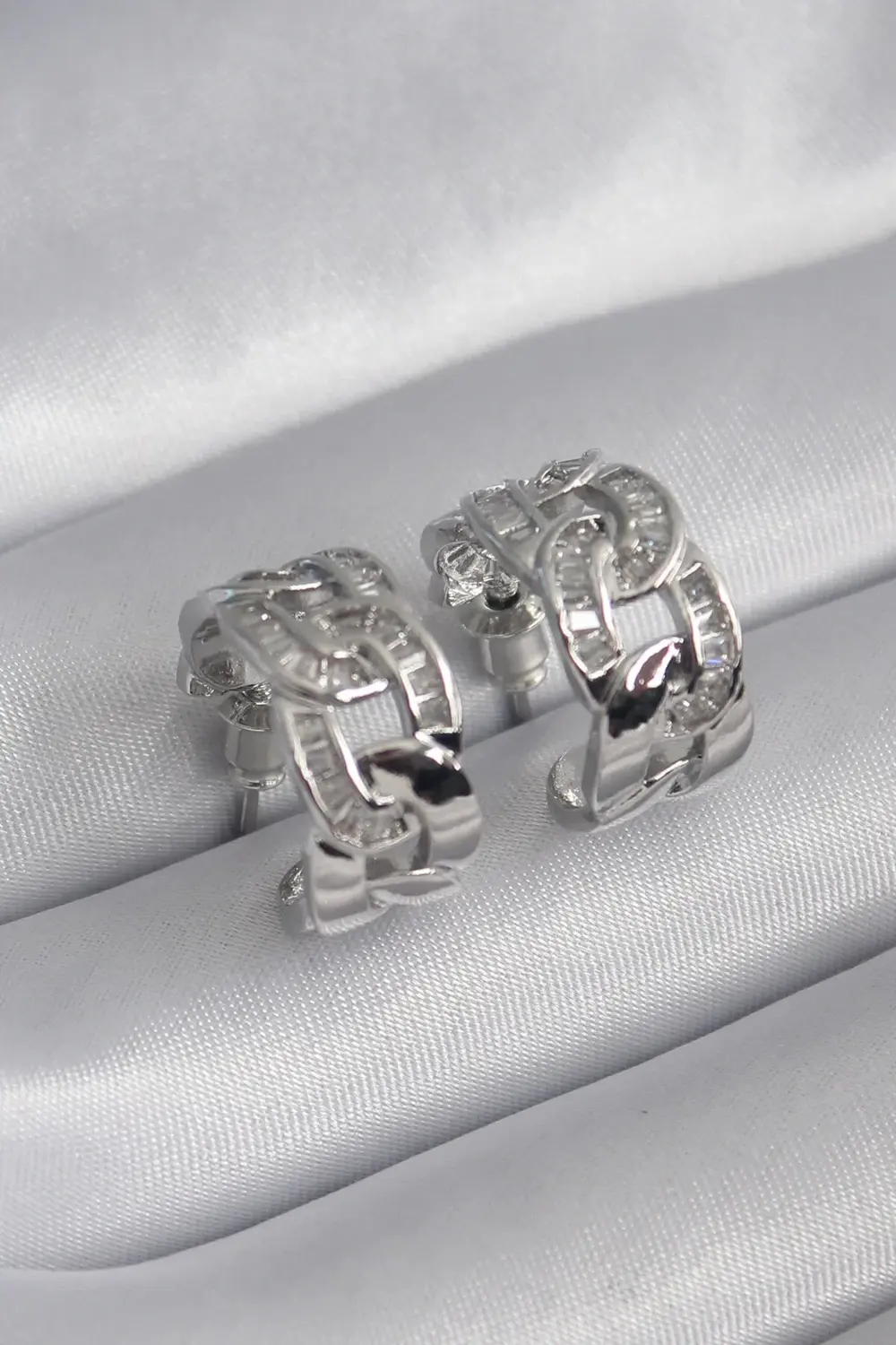 BFS Pirinç Gümüş Renk Zirkon Taşlı Zincir Model Kadın Küpe