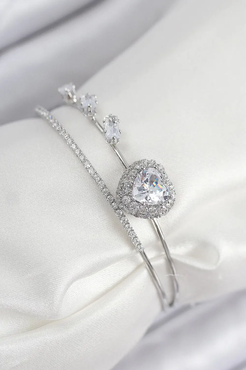 BFS Pirinç Zirkon Taşlı Kalp Model Gümüş Renk Kadın Bileklik