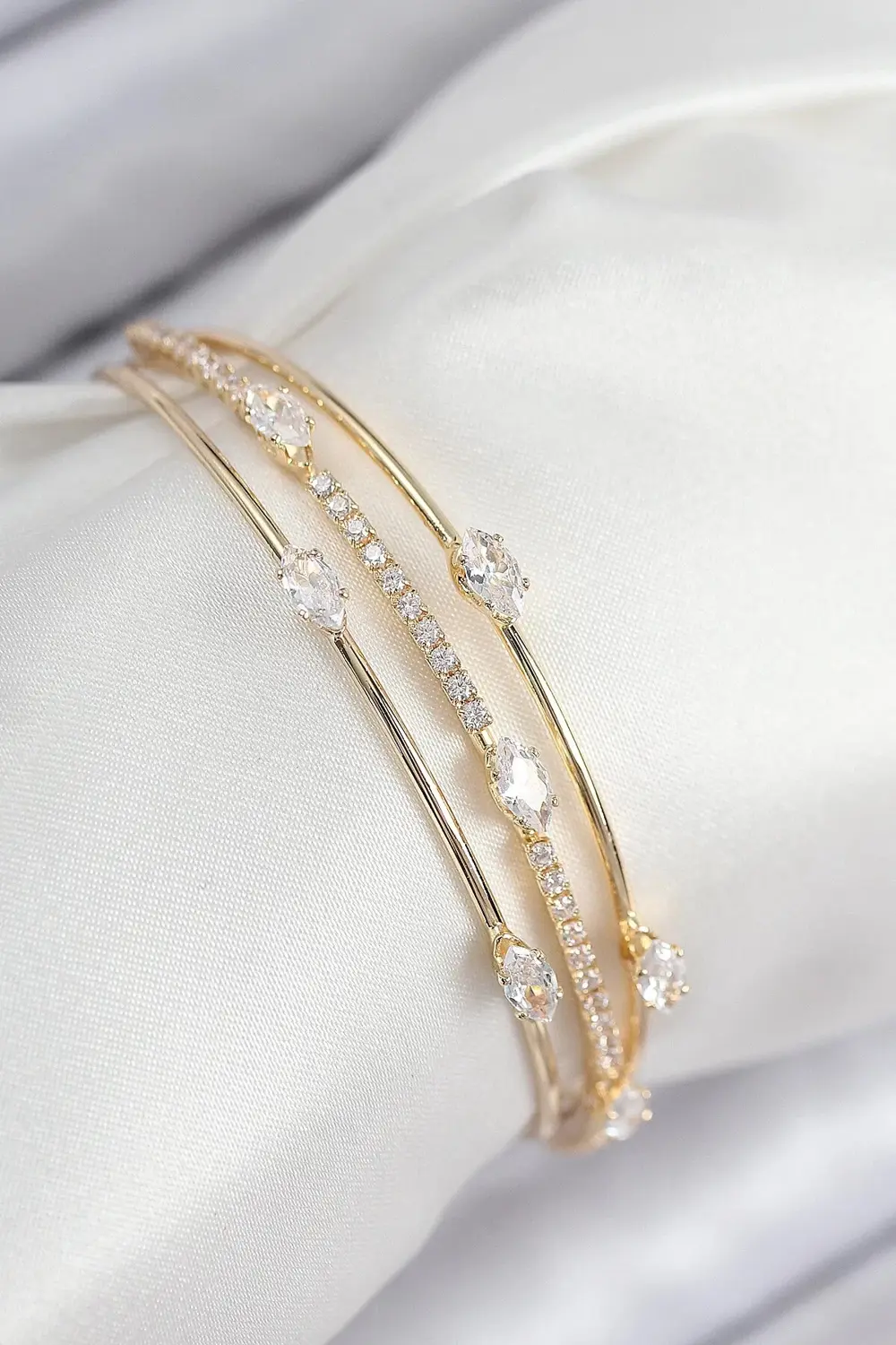 BFS Pirinç Zirkon Taşlı Su Yolu Model Gold Renk Kadın Bileklik