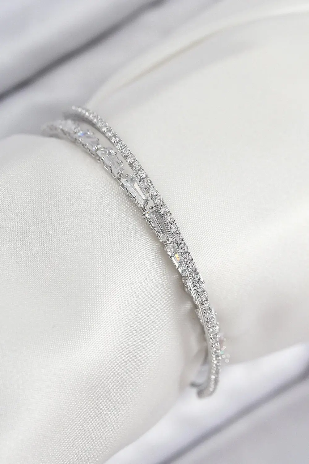 BFS Pirinç Zirkon Taşlı Su Yolu Model Gümüş Renk Kadın Bileklik