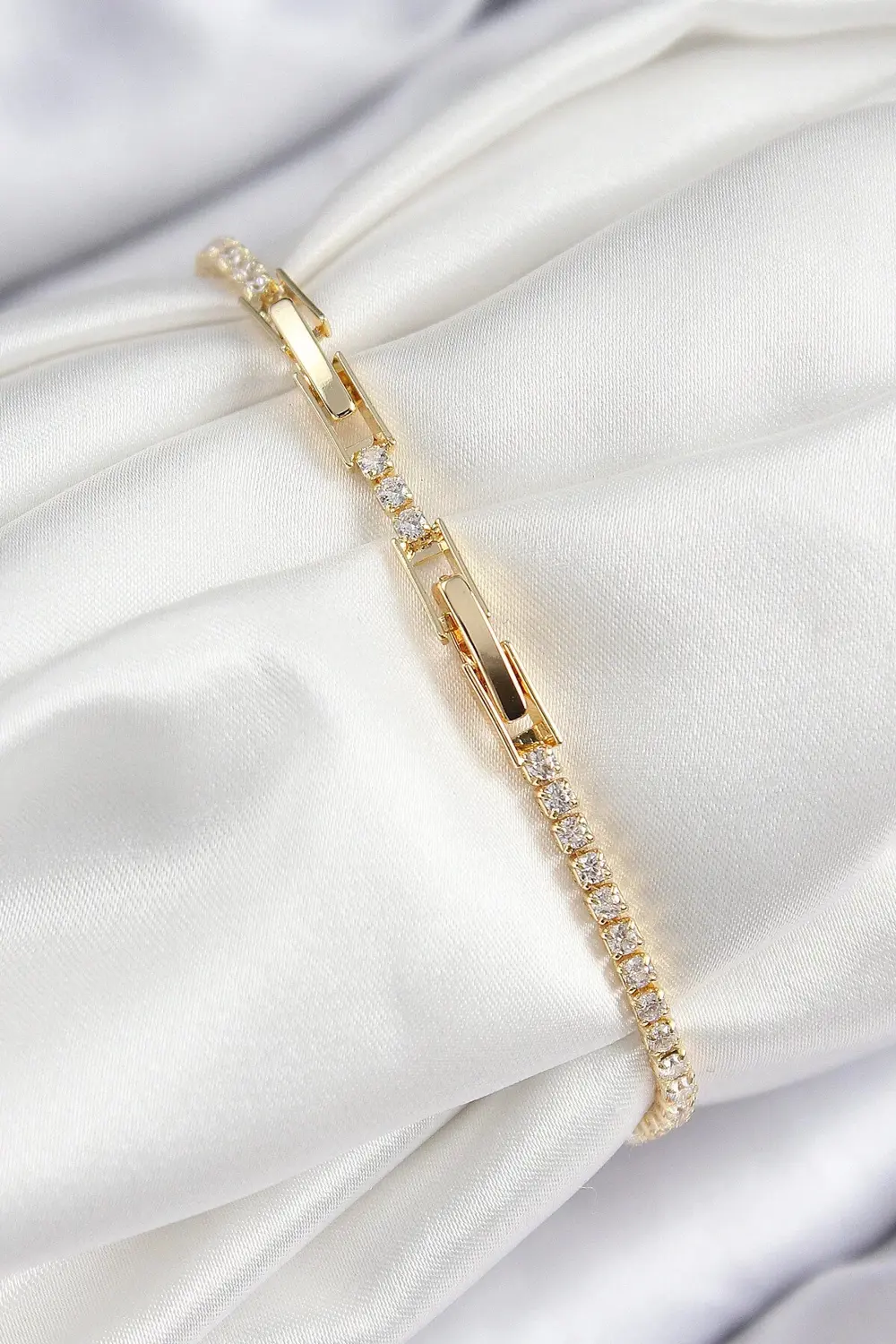 BFS Pirinç Zirkon Taşlı Yıldız Model Gold Renk Kadın Bileklik