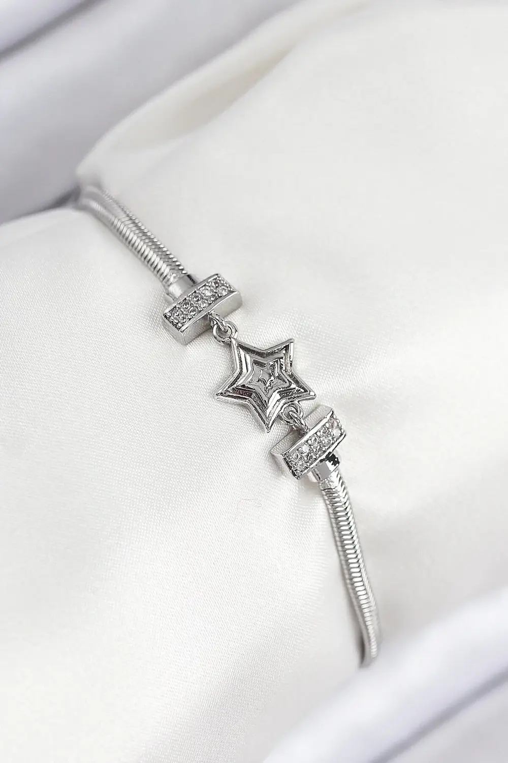 BFS Pirinç Zirkon Taşlı Yıldız Model Gümüş Renk Kadın Bileklik