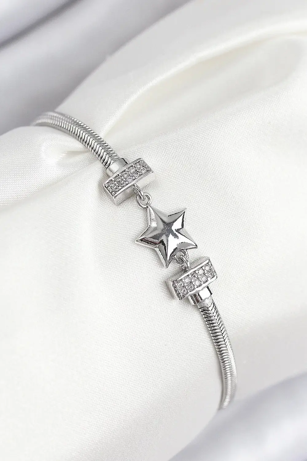 BFS Pirinç Zirkon Taşlı Yonca Model Gümüş Renk Kadın Bileklik