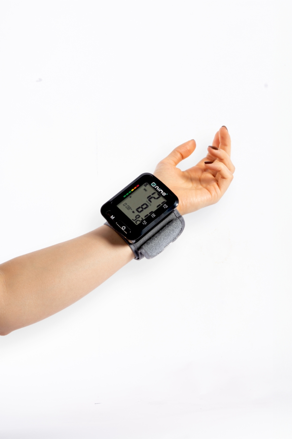 Bilek Tipi Tam Otomatik Türkçe Konuşan Dijital Tansiyon Aleti DBP