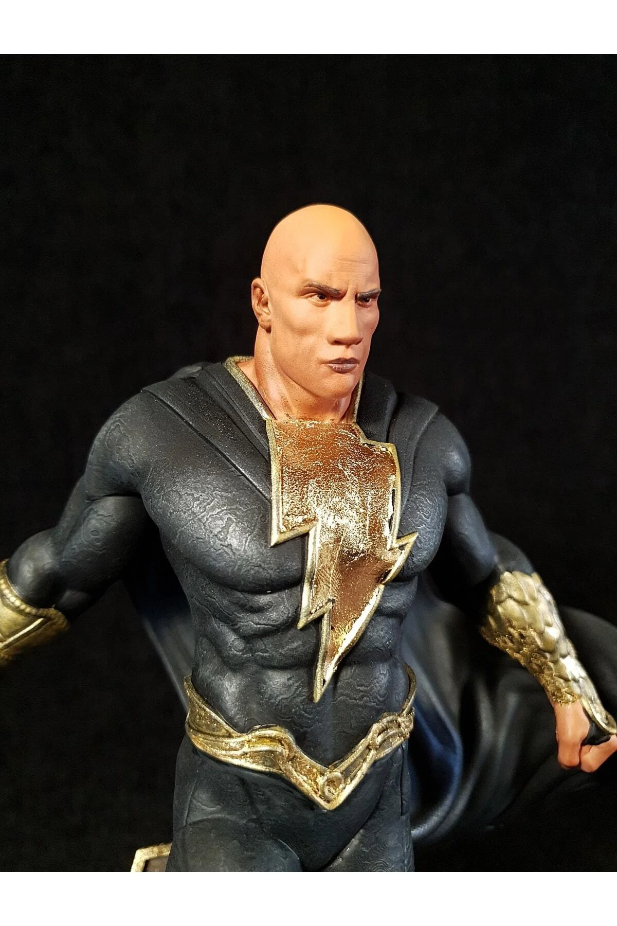 Black Adam Kayıp Rıhtım Dwayne Johnson Boyalı Figür 25 Cm (dev Boy)