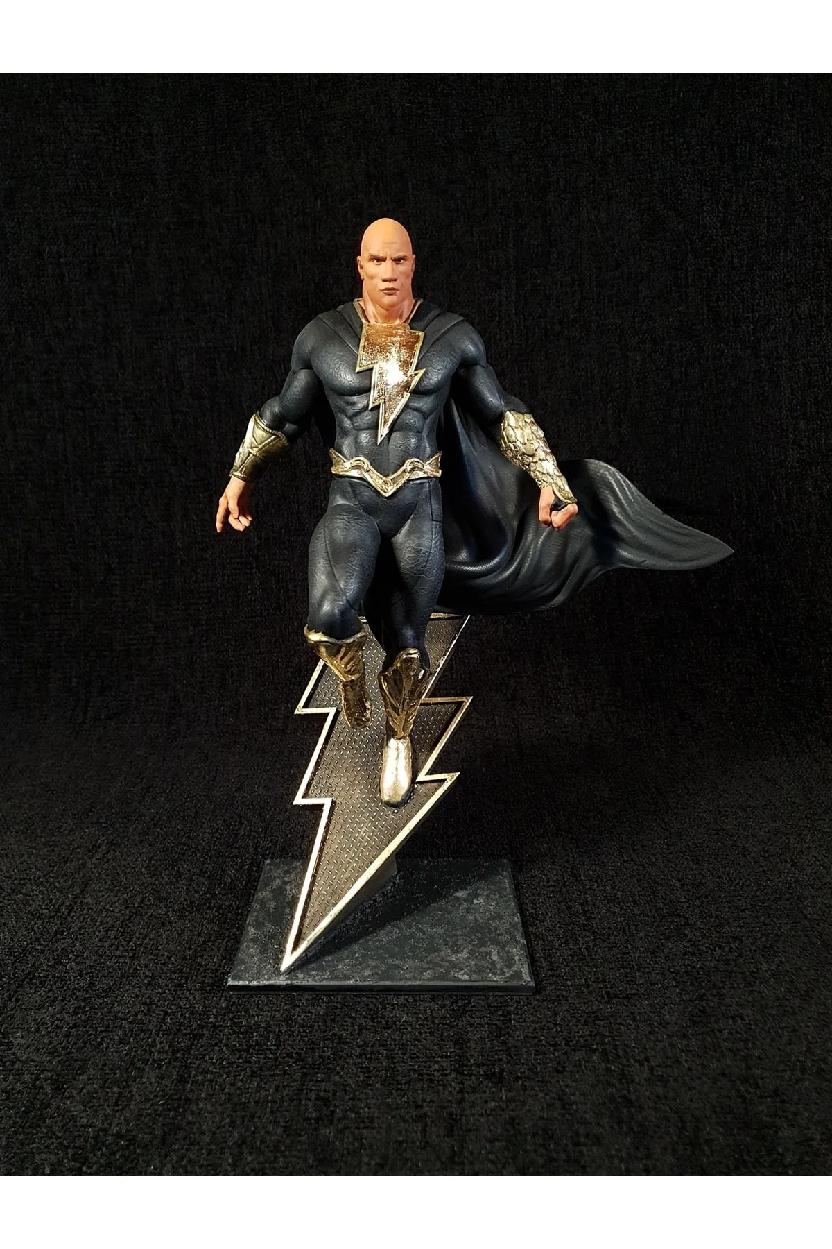Black Adam Kayıp Rıhtım Dwayne Johnson Boyalı Figür 25 Cm (dev Boy)