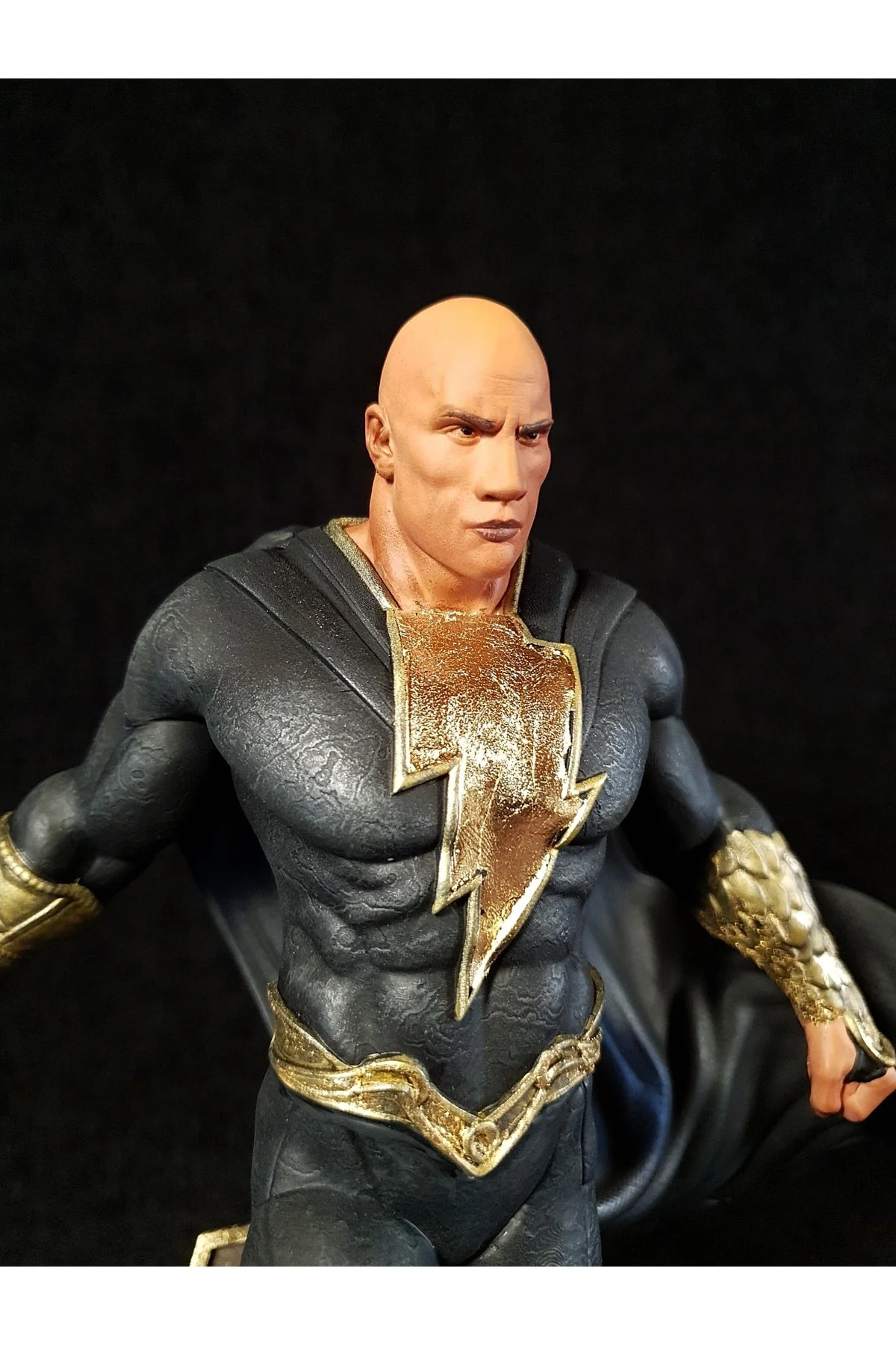 Black Adam Kayıp Rıhtım Dwayne Johnson Boyalı Figür 25 Cm (dev Boy)