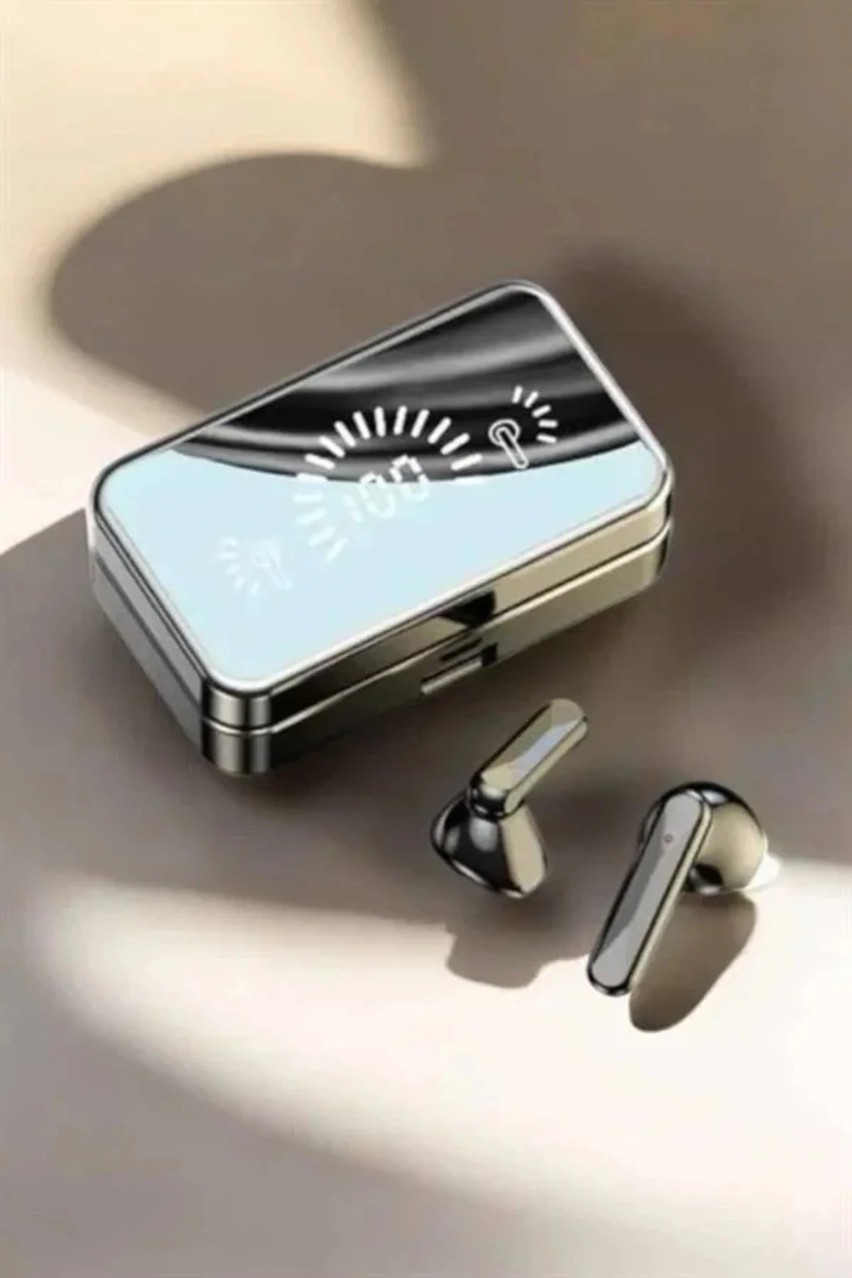 Bluetooth Bağlantılı Dijital Göstergeli Yüksek Ses Kaliteli Kulaklık Bluetooth Bağlantılı Dijital Göstergeli Yüksek Ses Kaliteli Kulaklık