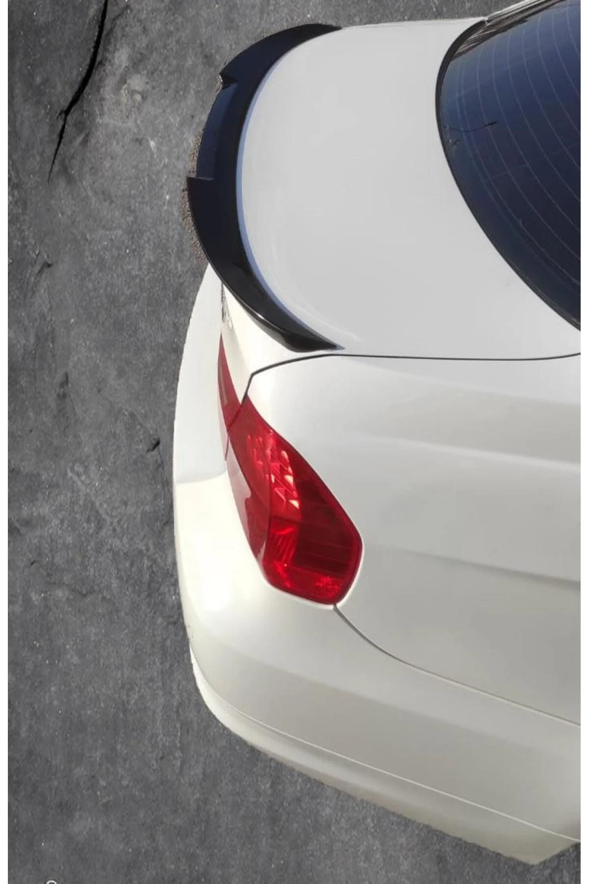 BMW 320 (E90) ASTARLI YARASA ANATOMİK SPOİLER BMW 320 (E90) ASTARLI YARASA ANATOMİK SPOİLER