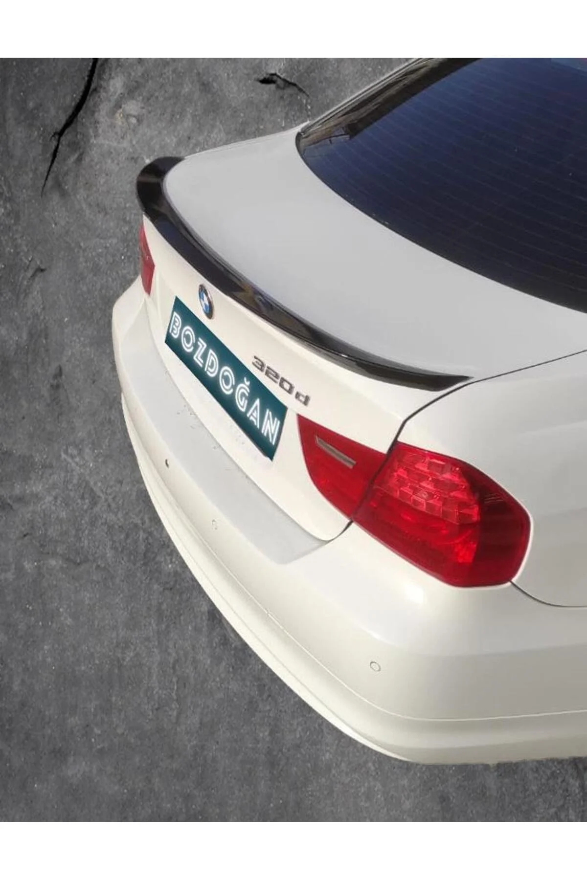 BMW 320 (E90) ASTARLI GENİŞ ANATOMİK SPOİLER