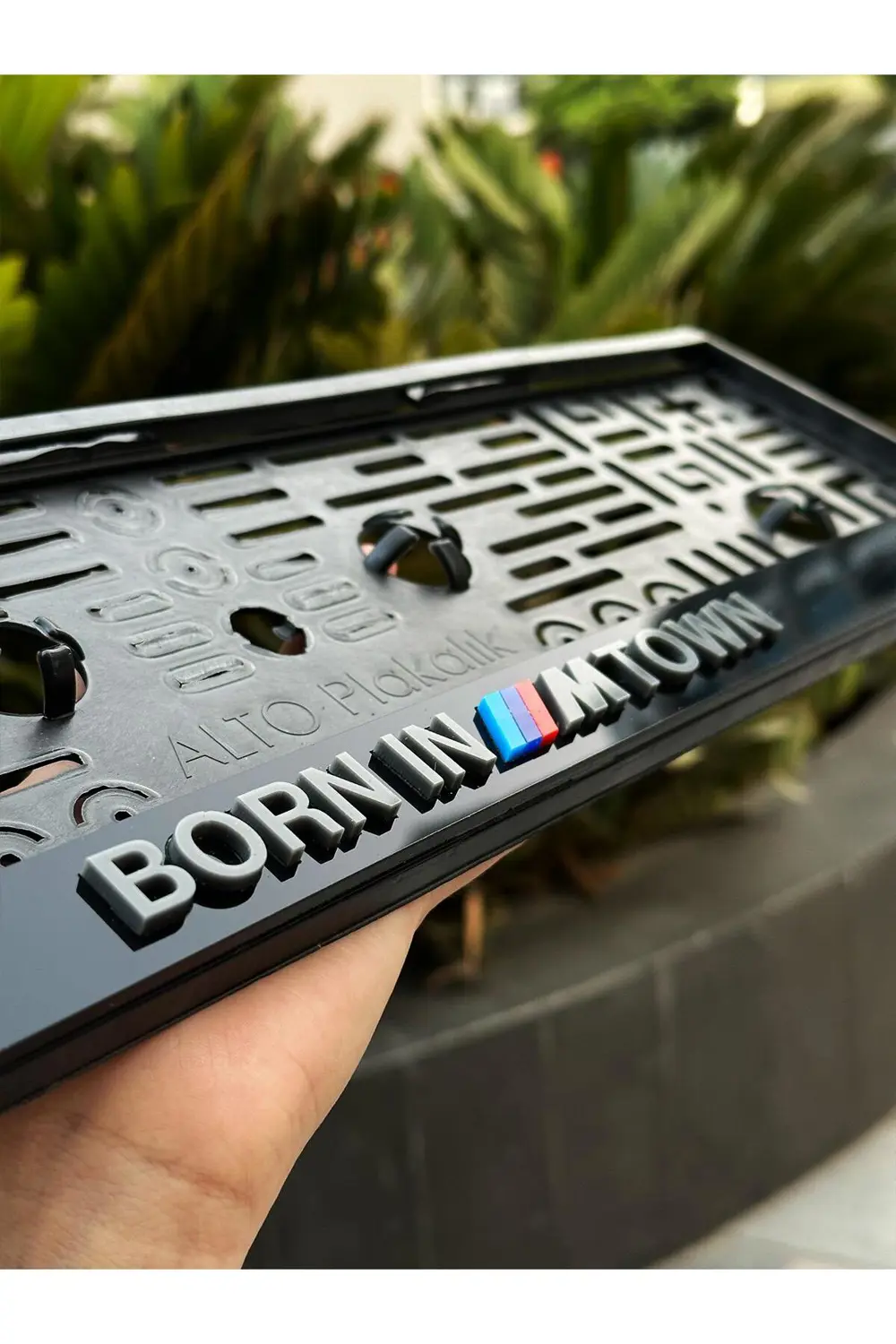 Bmw Born In M Town Uyumlu Lüx Pleksi Plakalık (BEYAZ RENK) Fiyatı, Yorumları ve Özellikleri