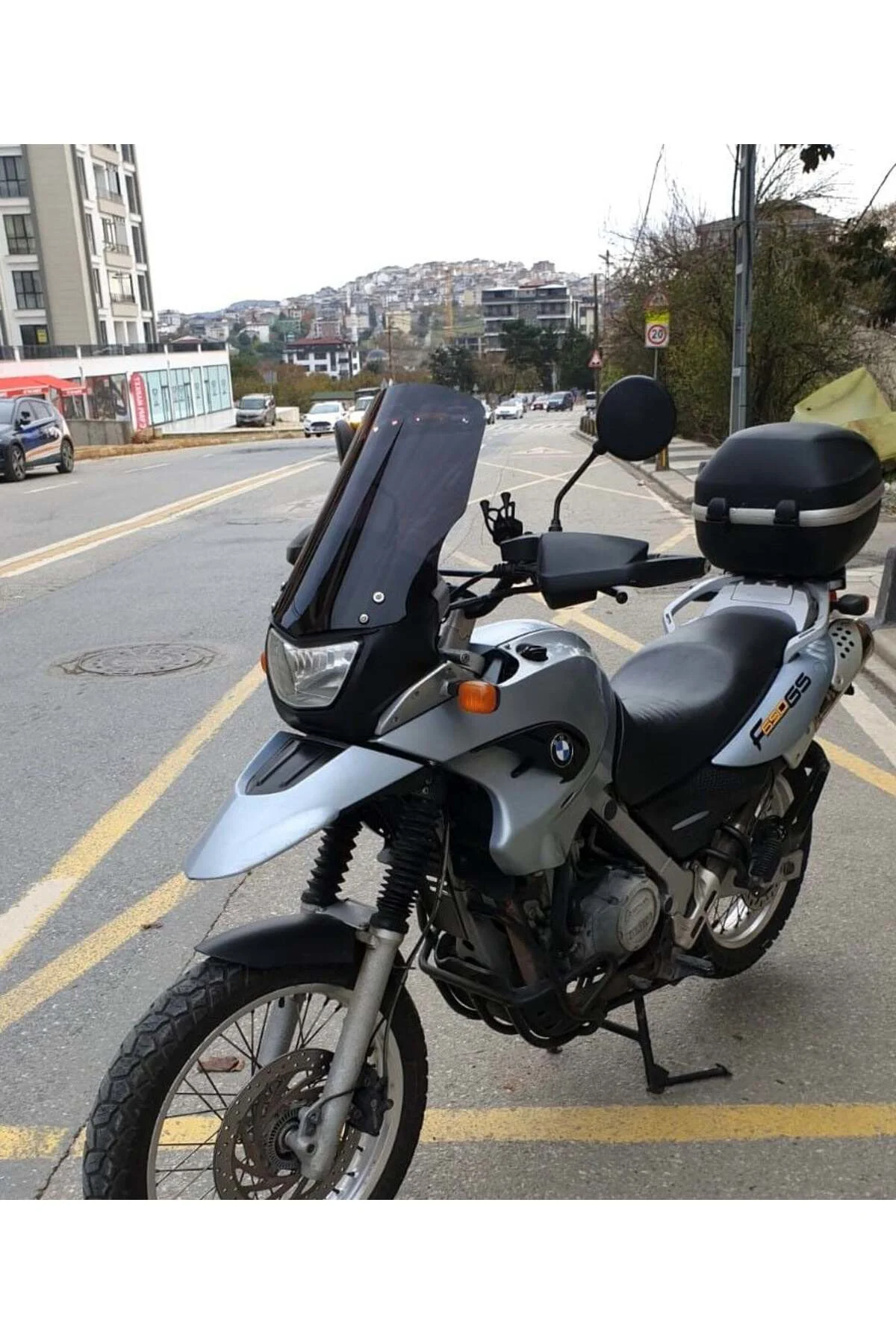 Bmw F 650 GS Ön Cam 2004-2007 Model 45cm Siyah Renkli 4mm YOKTUR