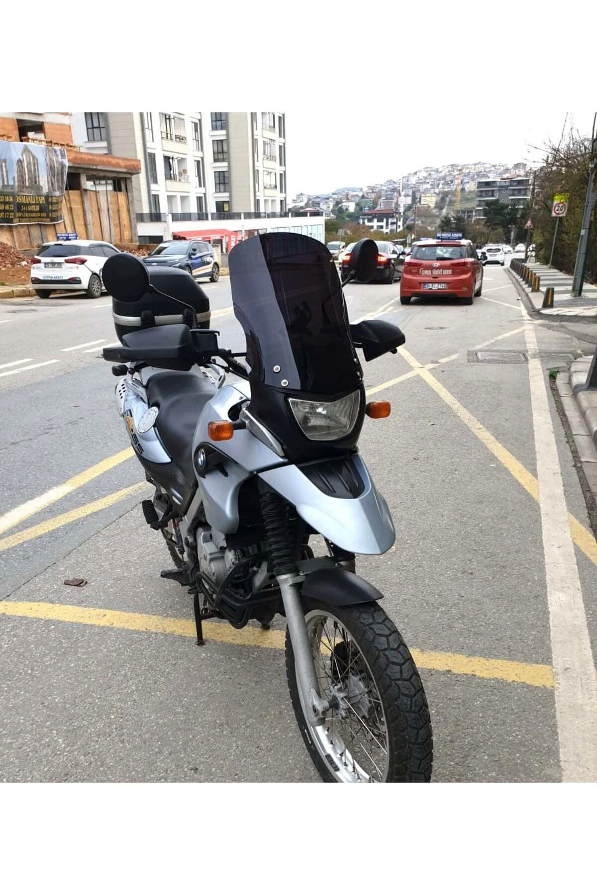 Bmw F 650 GS Ön Cam 2004-2007 Model 45cm Siyah Renkli 4mm YOKTUR