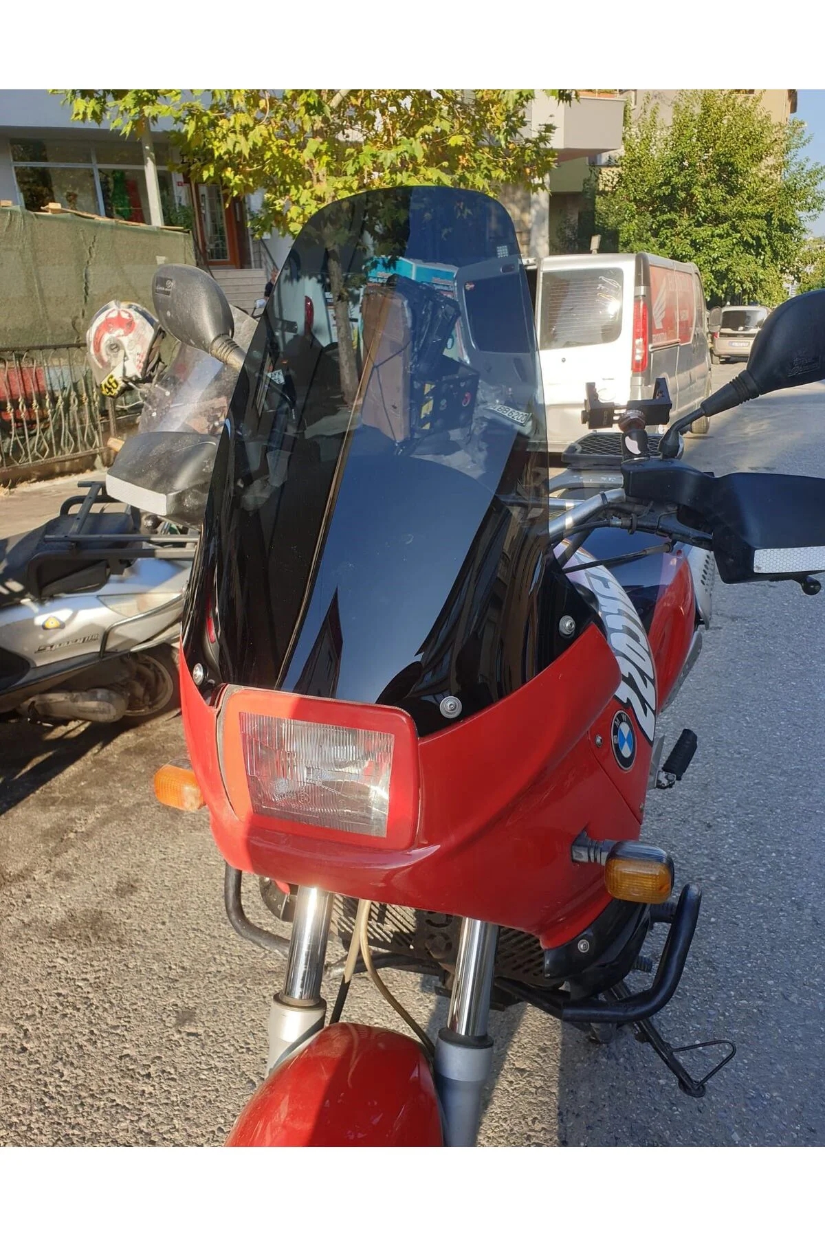 Bmw F 650 Ön Cam 1993-2000 Model 43cm Siyah Renkli 4mm YOKTUR