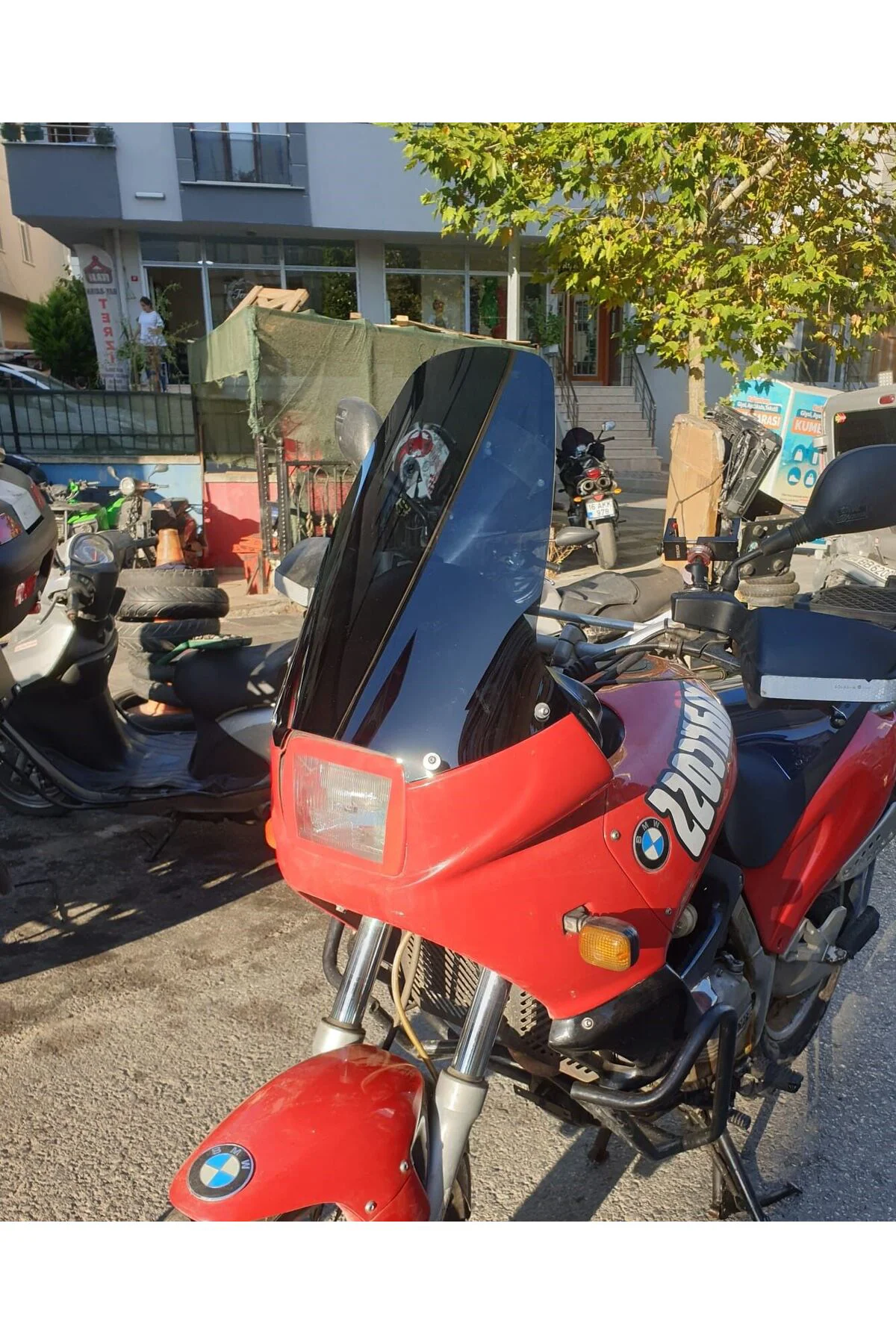 Bmw F 650 Ön Cam 1993-2000 Model 43cm Siyah Renkli 4mm YOKTUR