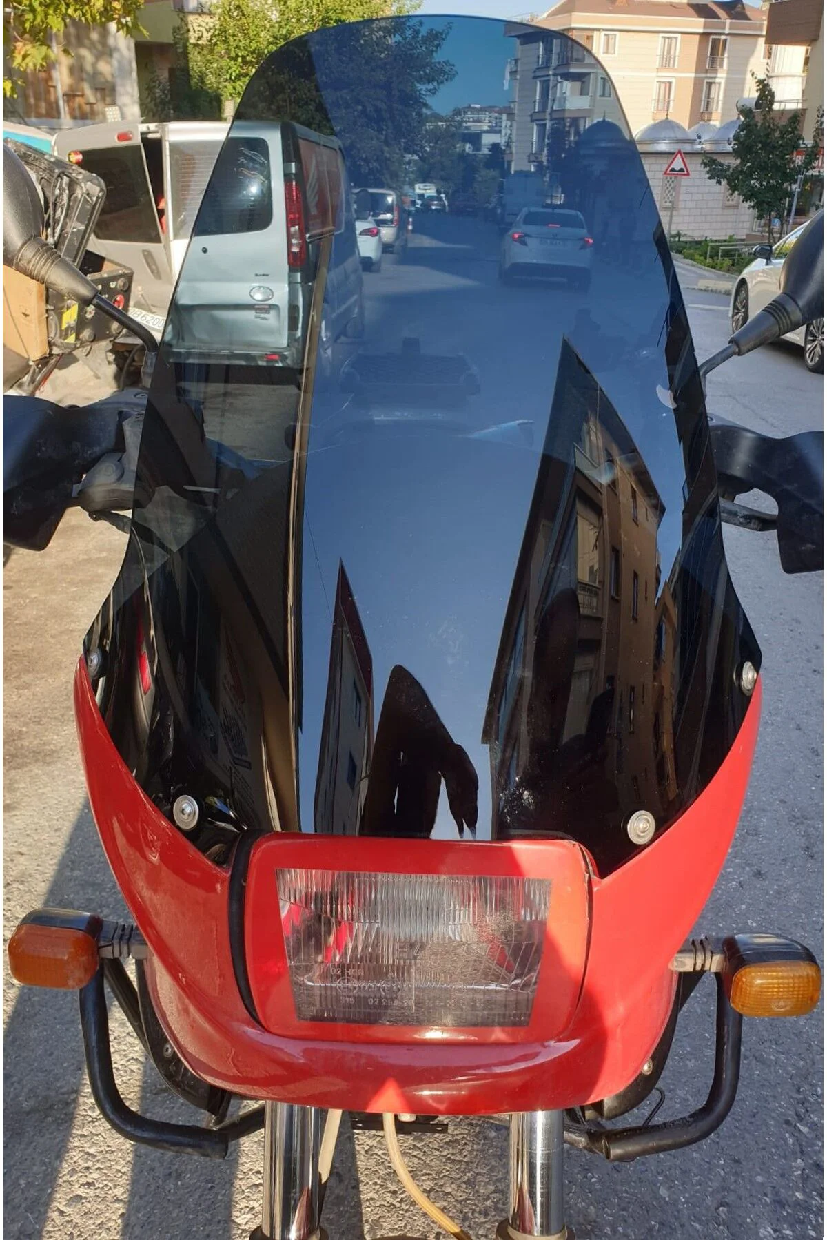 Bmw F 650 Ön Cam 1993-2000 Model 43cm Siyah Renkli 4mm YOKTUR