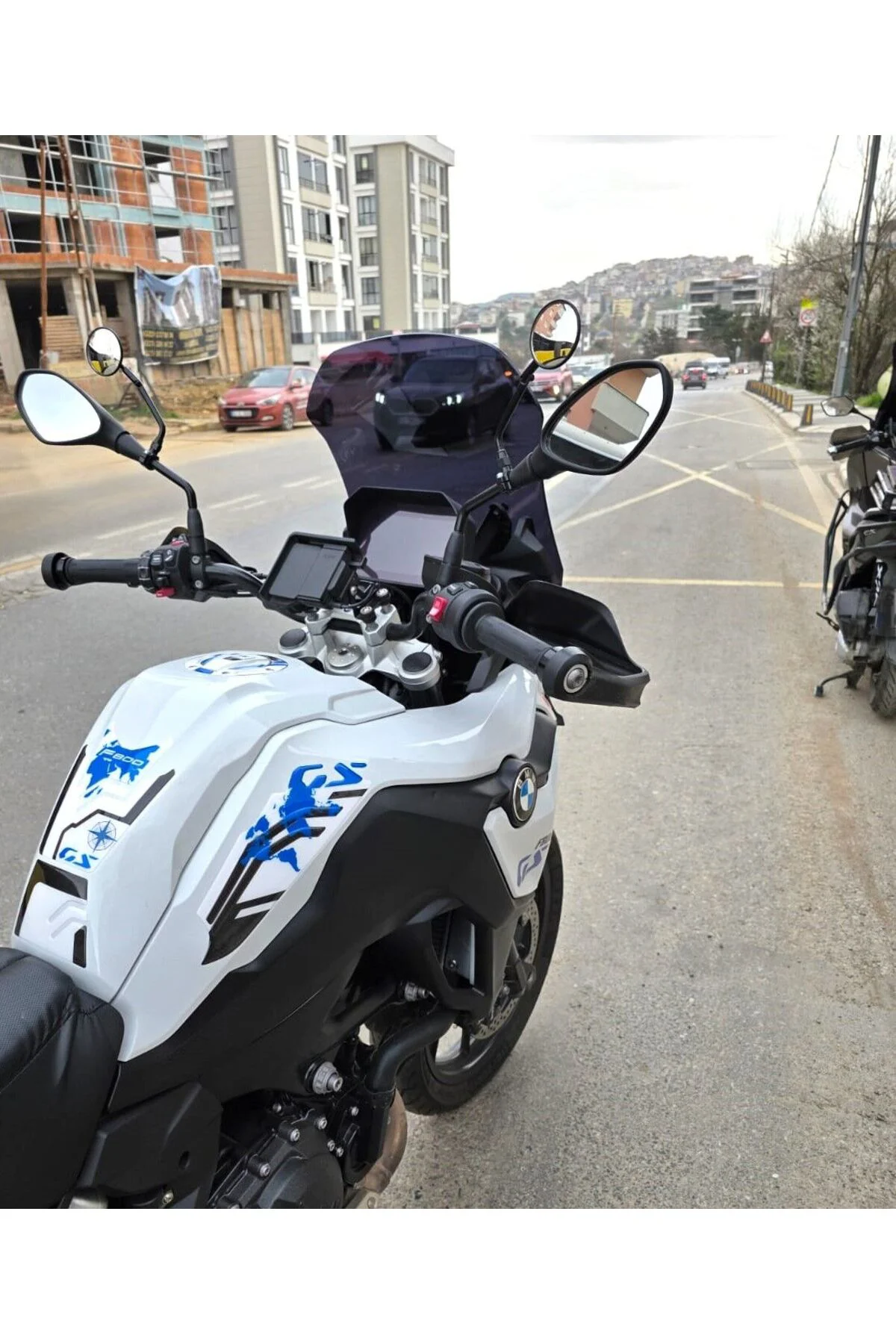 Bmw F 800 GS Ön Cam 2024-2026 Model 44cm Siyah Renkli 4mm