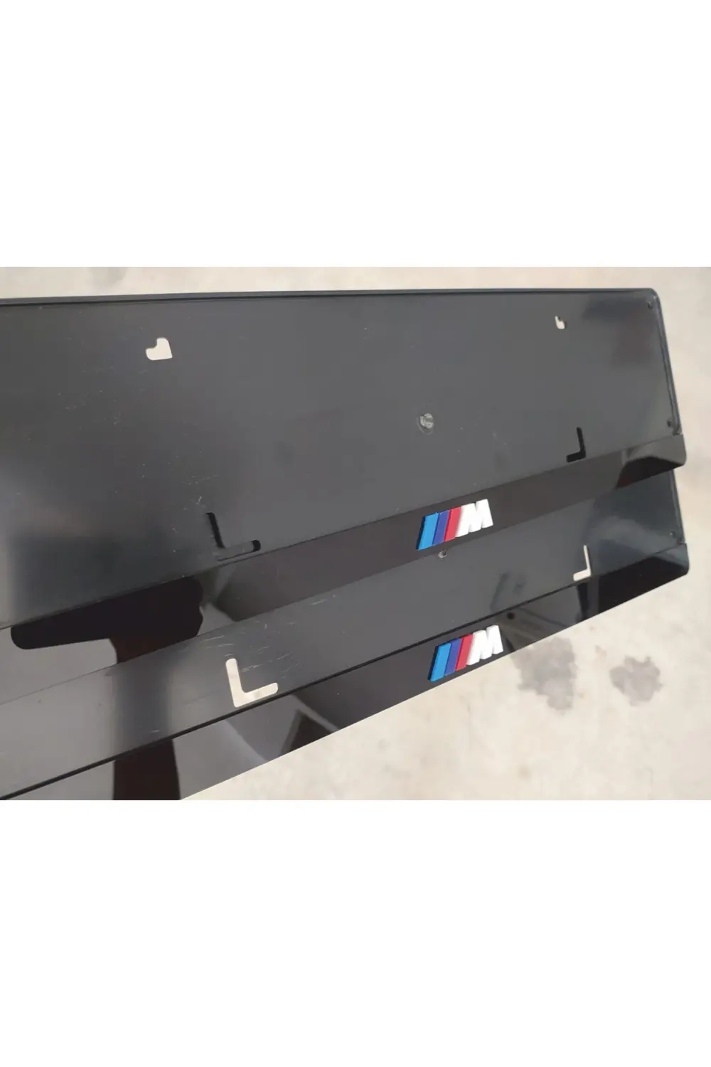 BMW M Logolu Lüx Pleksi Plakalık 2 Adet 3d Piano Black Lazer Kesi