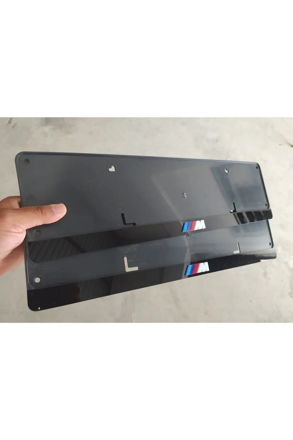 BMW M Logolu Lüx Pleksi Plakalık 2 Adet 3d Piano Black Lazer Kesi