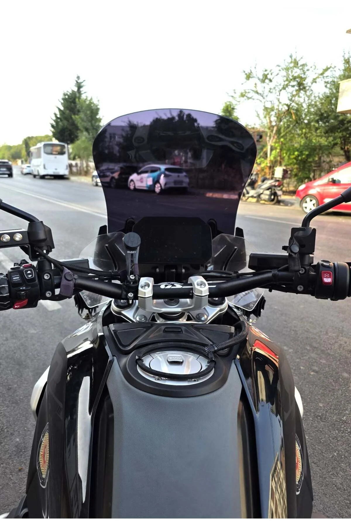 Bmw R 1300 GS Ön Cam 2023-2026 Model 48cm Siyah Renkli 4mm