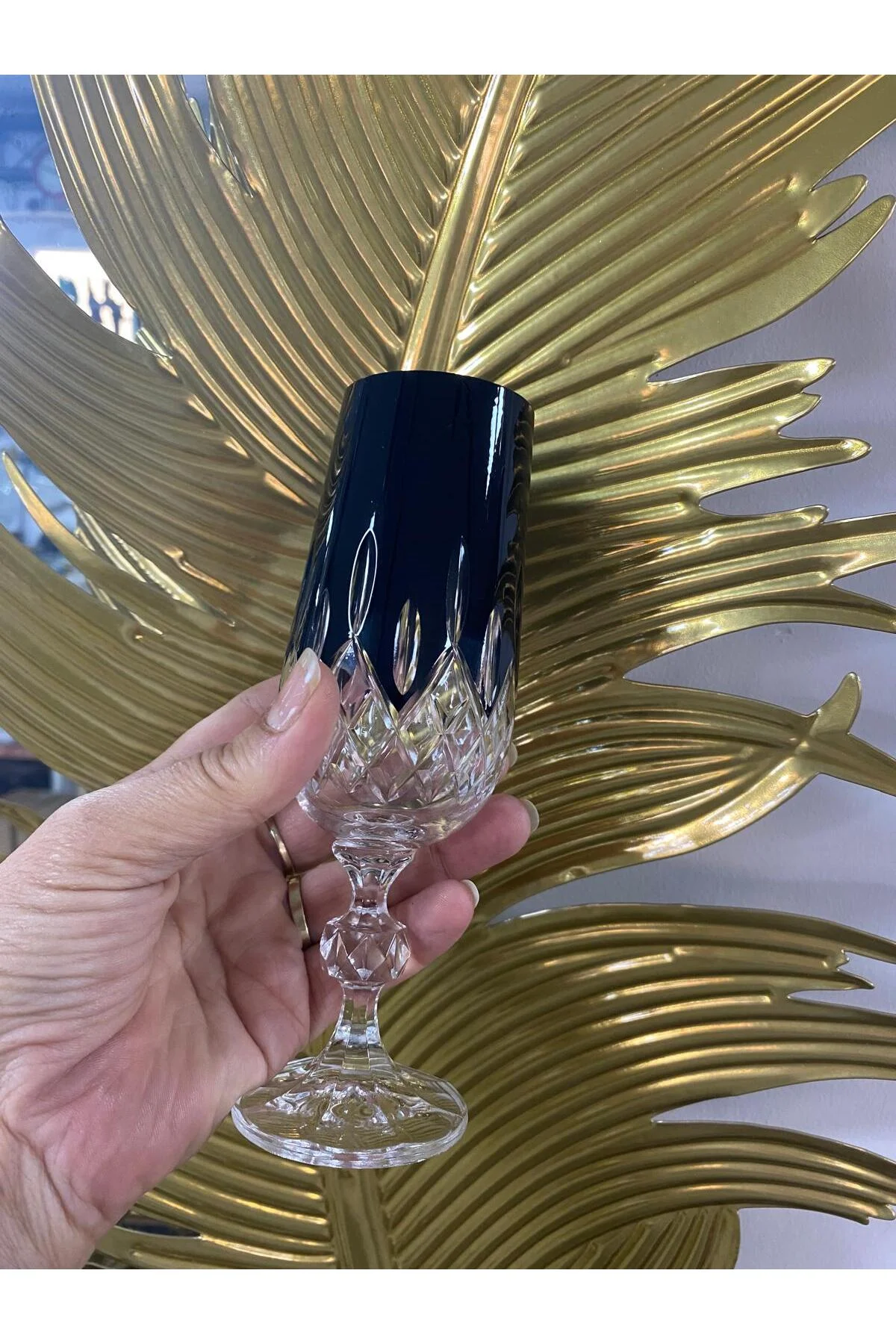 Bohemia Kristal Kesme El İşi Siyah Renk Ayaklı Kahve Yanı Su Bardağı 180 cc Bohemia Kristal Kesme El İşi Siyah Renk Ayaklı Kahve Yanı Su Bardağı 180 cc