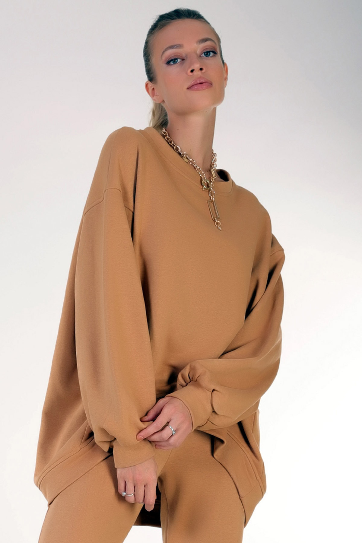 Dreamlike Bol Salaş Kesim Yuvarlak Yaka Asimetrik Özel Tasarım Sweatshirt.