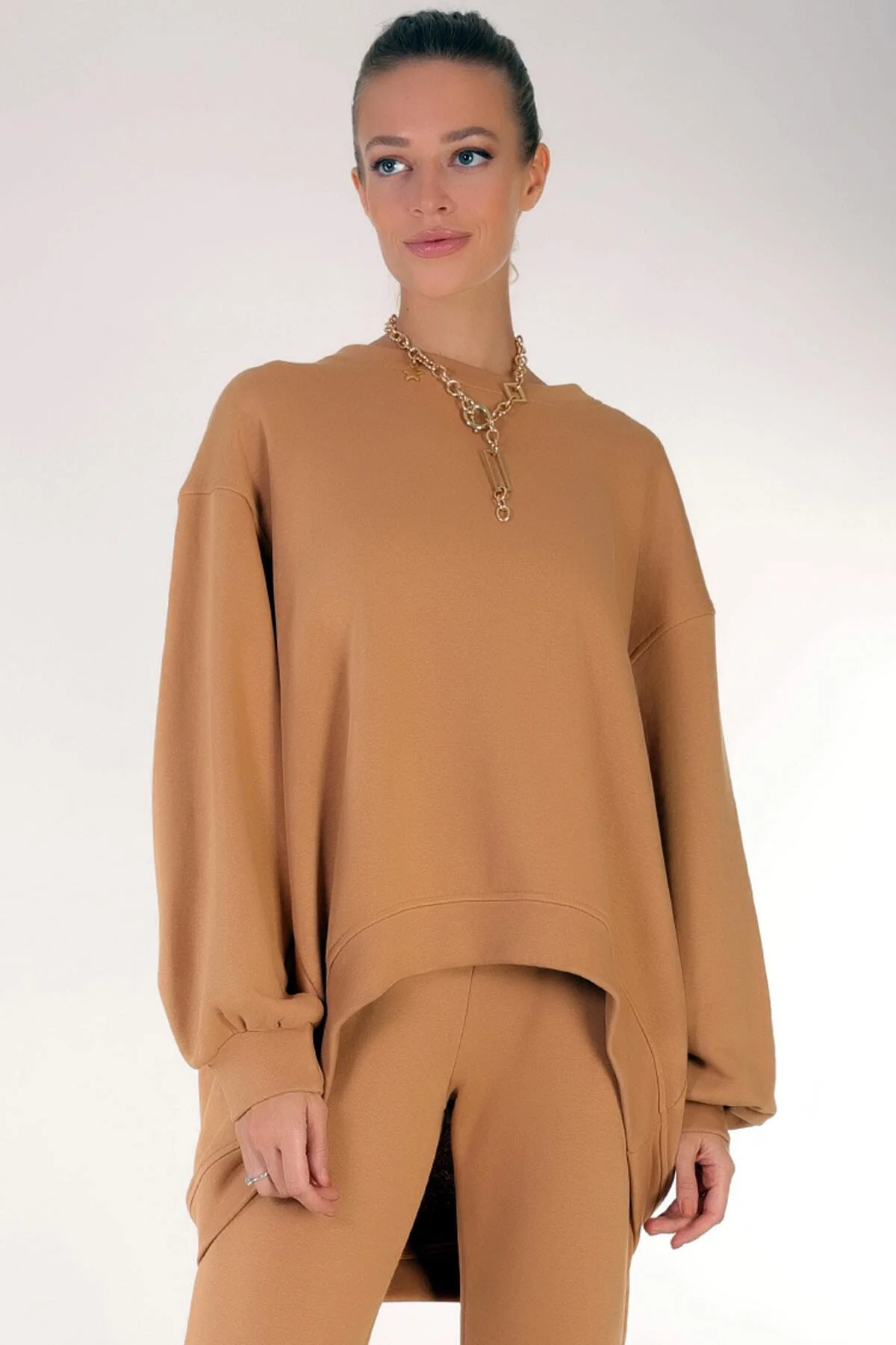 Bol Salaş Kesim Yuvarlak Yaka Asimetrik Özel Tasarım Sweatshirt.