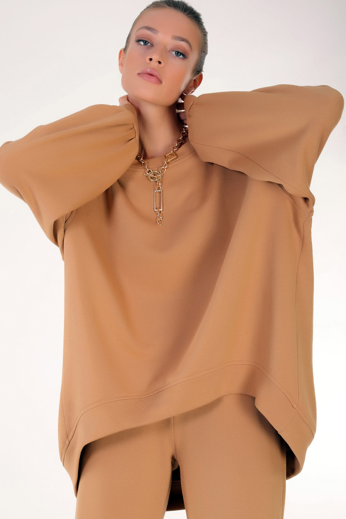 Dreamlike Bol Salaş Kesim Yuvarlak Yaka Asimetrik Özel Tasarım Sweatshirt.