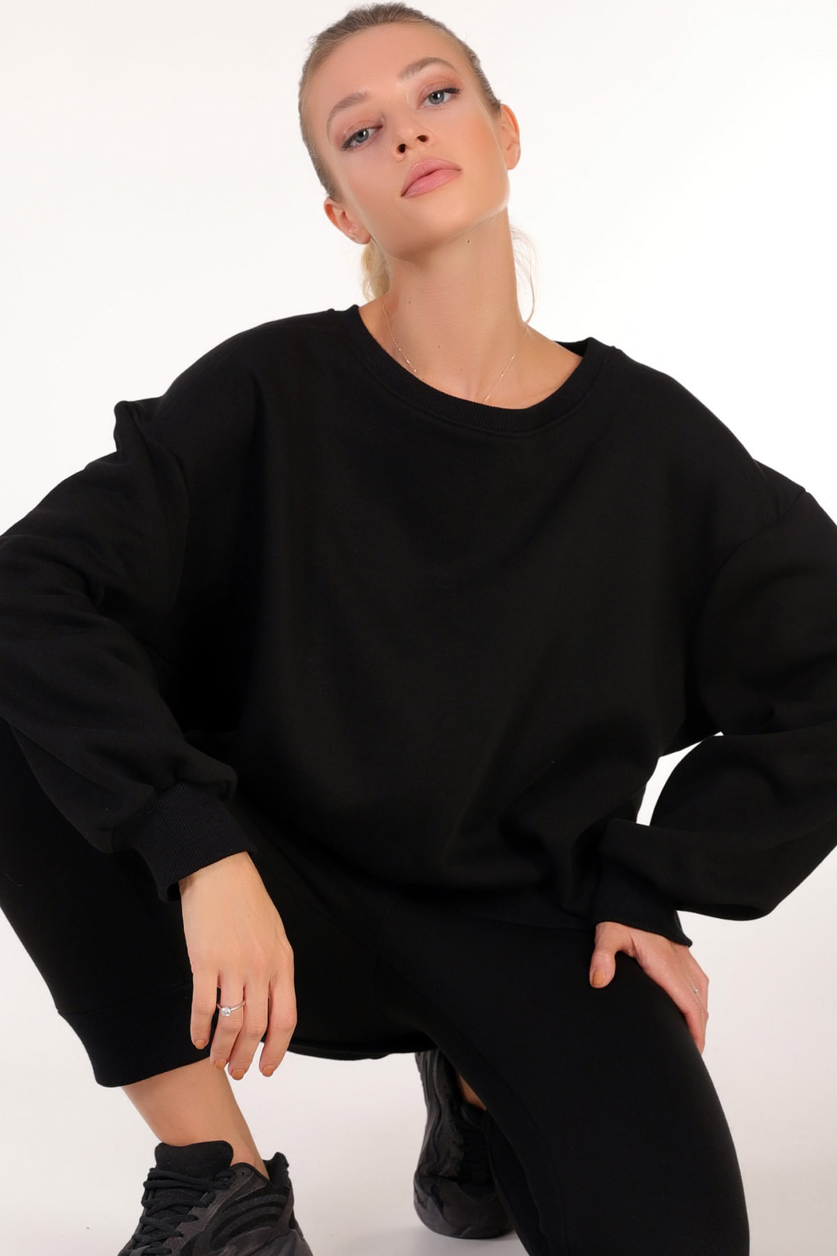 Bol Salaş Kesim Yuvarlak Yaka Asimetrik Özel Tasarım Sweatshirt