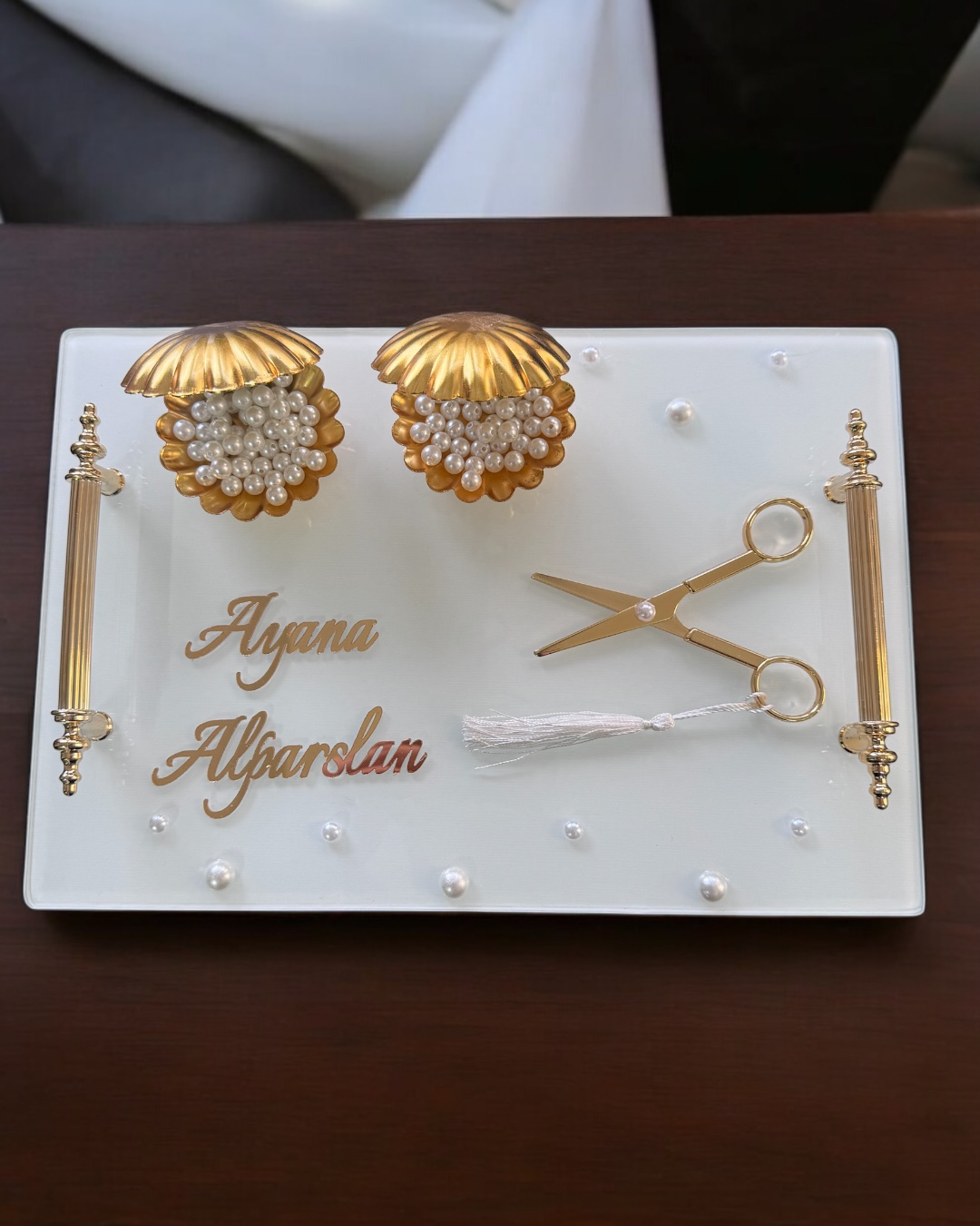 Bonding Gold Beyaz İncili Söz Tepsisi Nişan Tepsisi ve Damat Kahv Bonding Gold Beyaz İncili Söz Tepsisi Nişan Tepsisi ve Damat Kahv