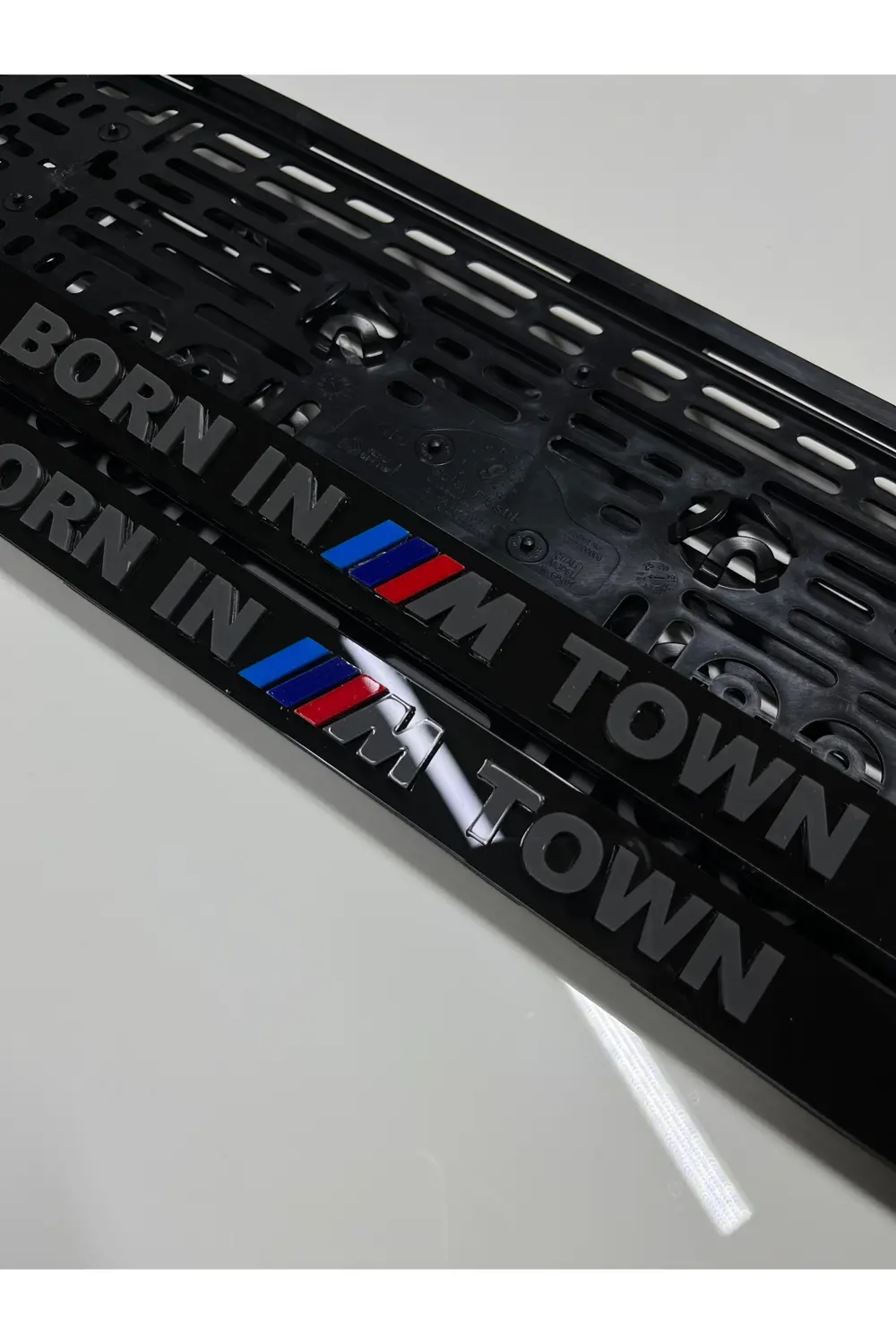 BORN IN M TOWN TAKMATİK PLAKALIK