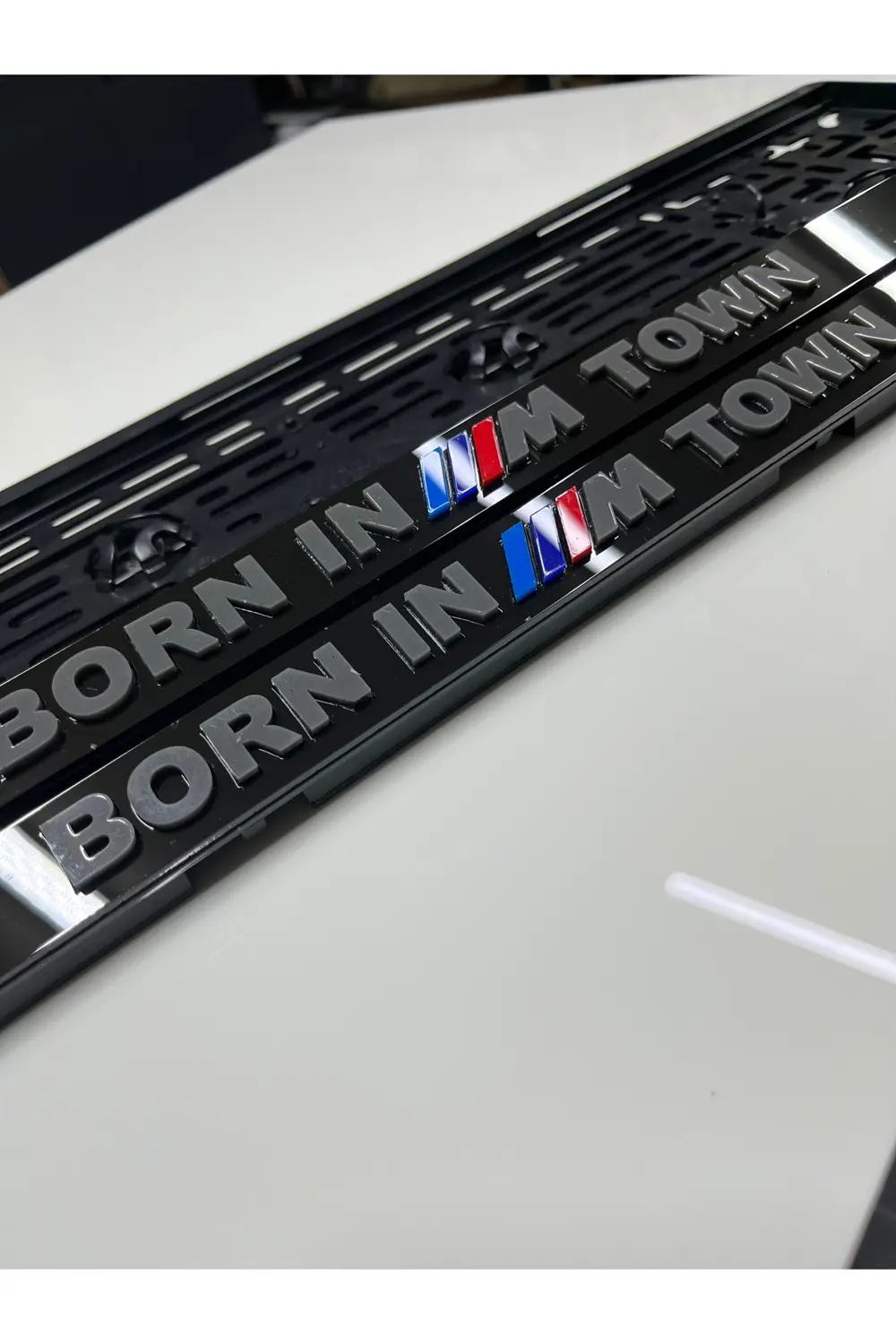 BORN IN M TOWN TAKMATİK PLAKALIK