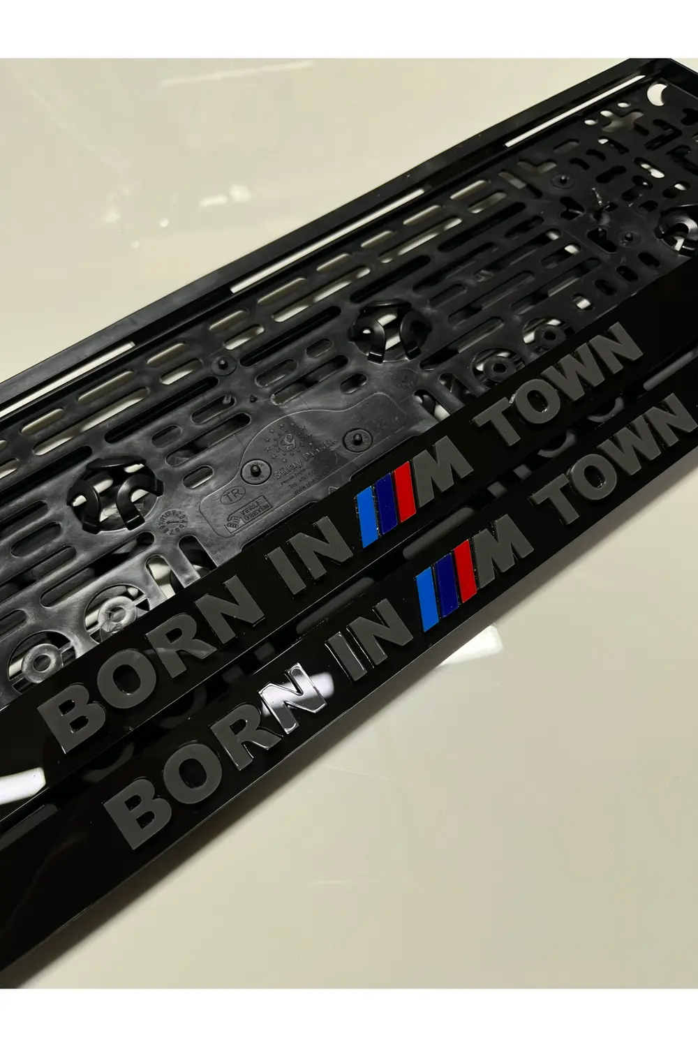 BORN IN M TOWN TAKMATİK PLAKALIK