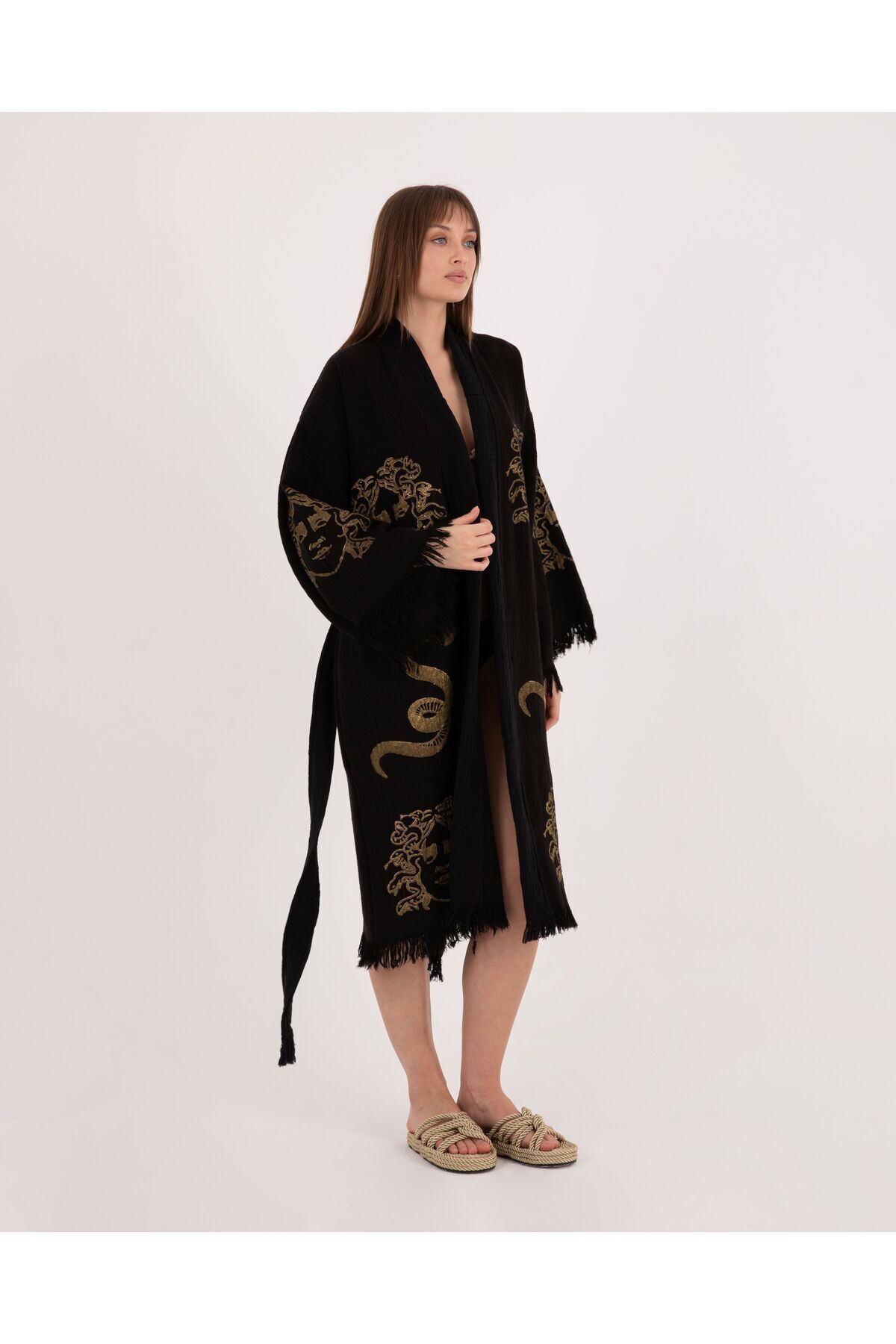 Bornoz ,plaj Kıyafeti,kimono , Kaftan ,sabahlık Siyah Kumaş Altın Renkli Medusa Baskılı
