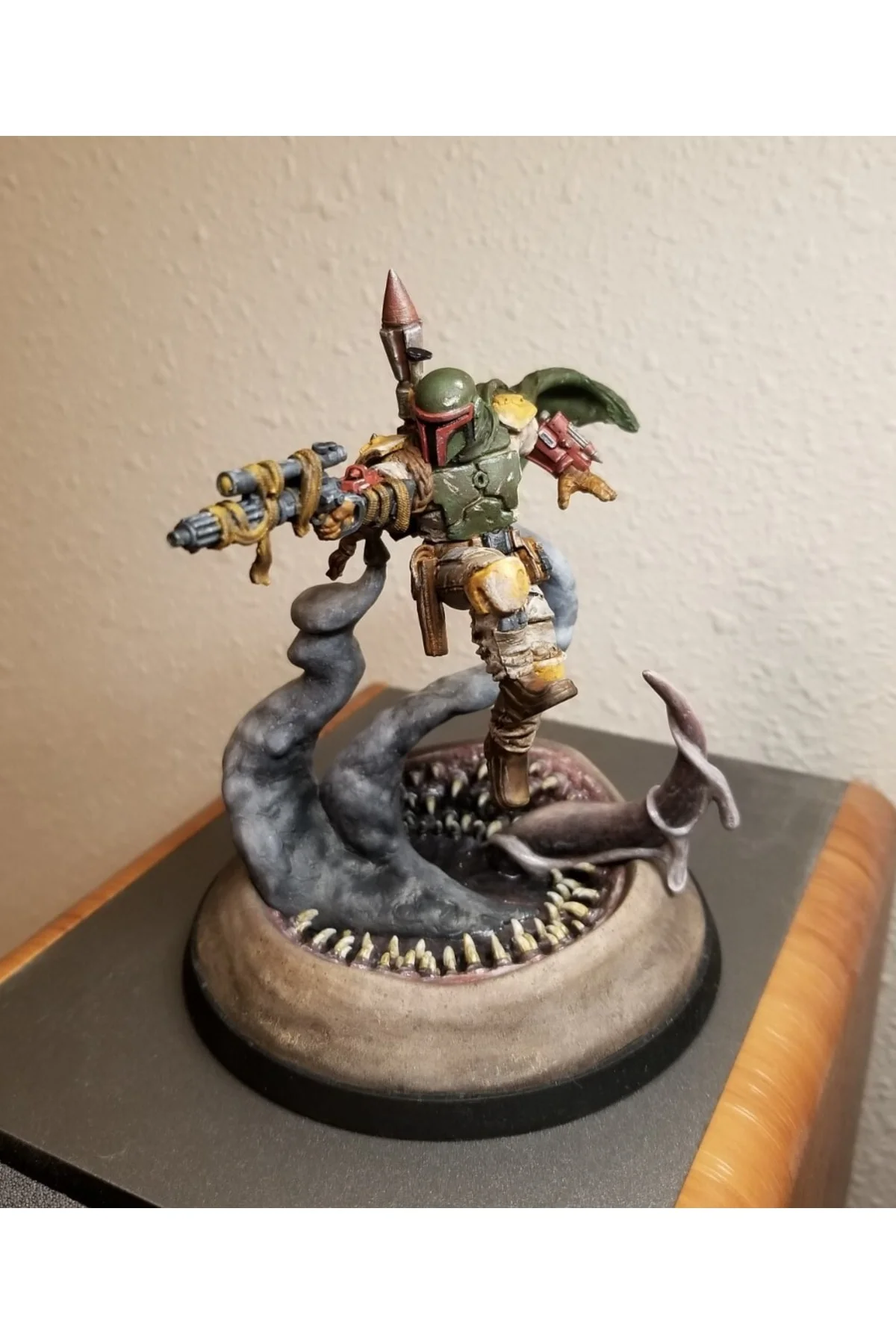 Bounty Hunter & Monster Star Wars Boyalı Figür 20cm (DEV BOY)