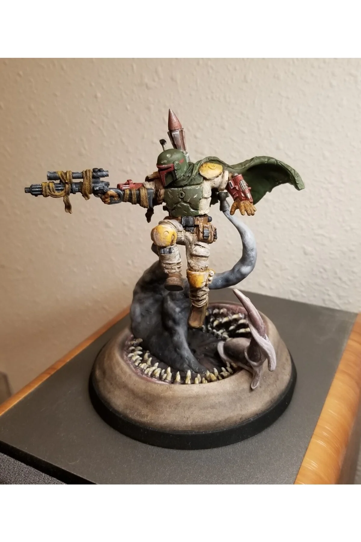 Bounty Hunter & Monster Star Wars Boyalı Figür 20cm (DEV BOY)